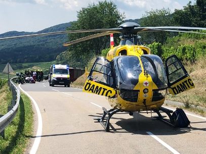 Eine Motorradgruppe bekämpfte nach einem Unfall in der Wachau die Flammen