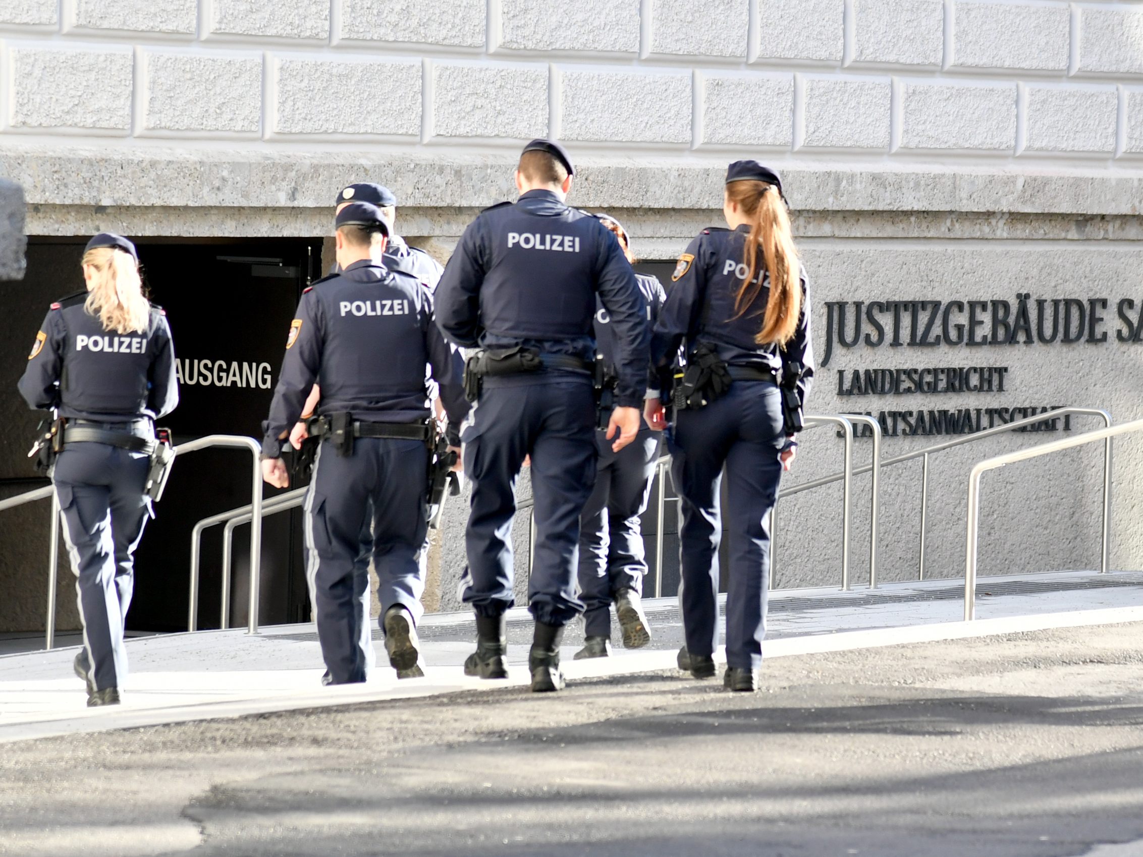 55 Einsatzkräfte der Polizei waren bei der Aktion gegen staatsfeindliche Verbindungen in Österreich im Einsatz.