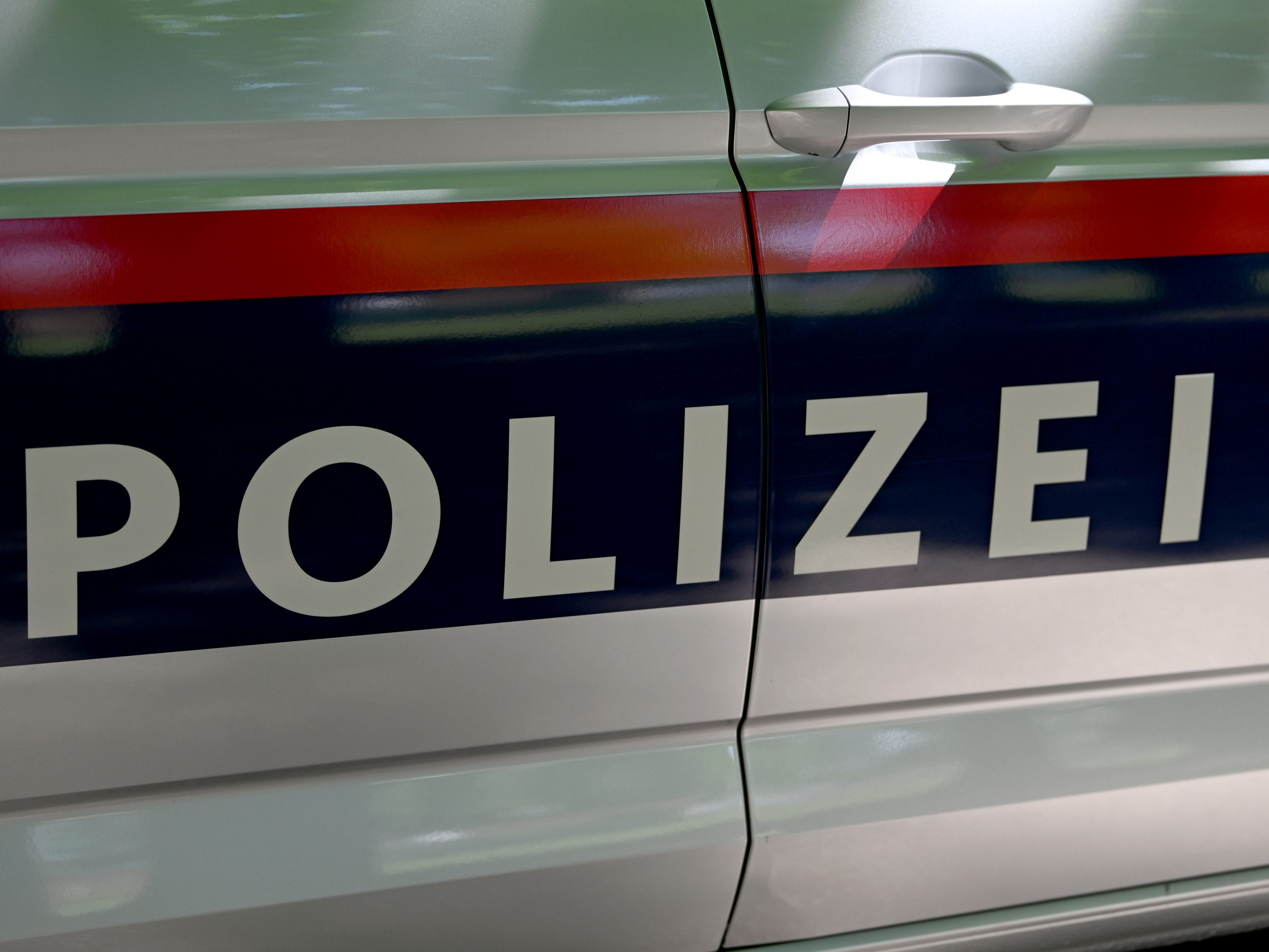 Bei einem Verkehrsunfall in Horn wurden vier Menschen verletzt.