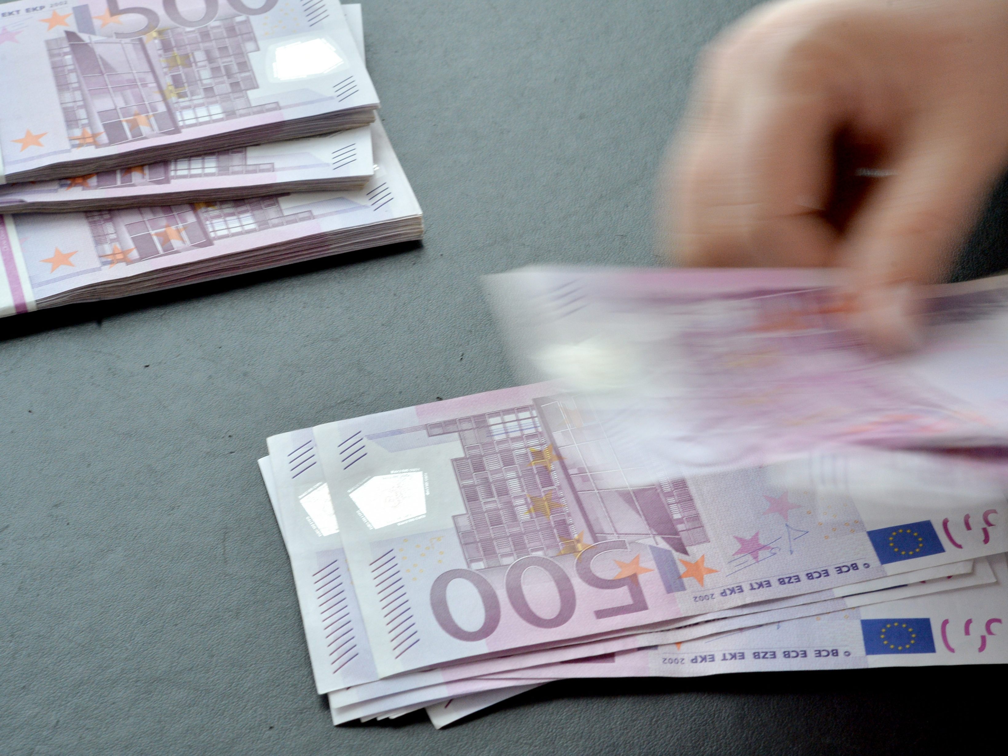 Eine gewaltige Kostenflut kommt auf die heimsichen Hoteliers im Herbst zu.
