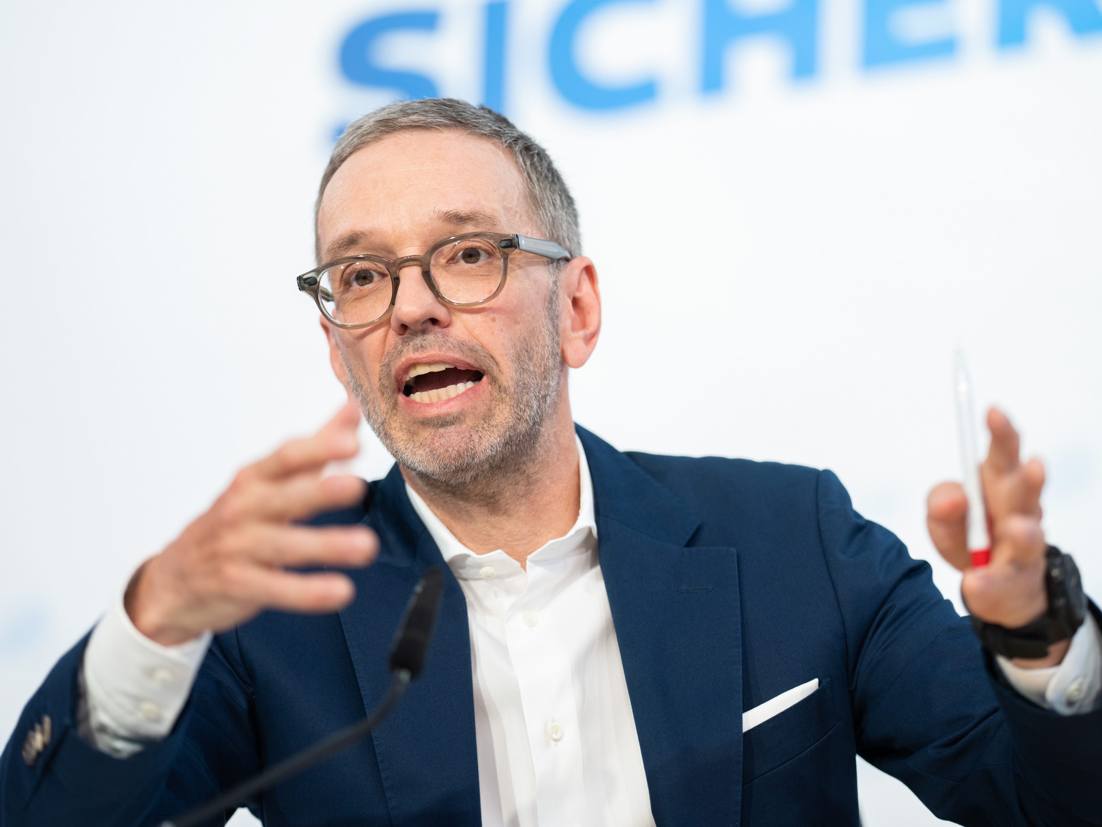 FPÖ-Chef Herbert Kickl verlor die Klage gegen PR-Berater Wolfgang Rosam. Das Urteil ist nicht rechtskräftig. FPÖ-Chef Herbert Kickl verlor die Klage gegen PR-Berater Wolfgang Rosam. Das Urteil ist nicht rechtskräftig.