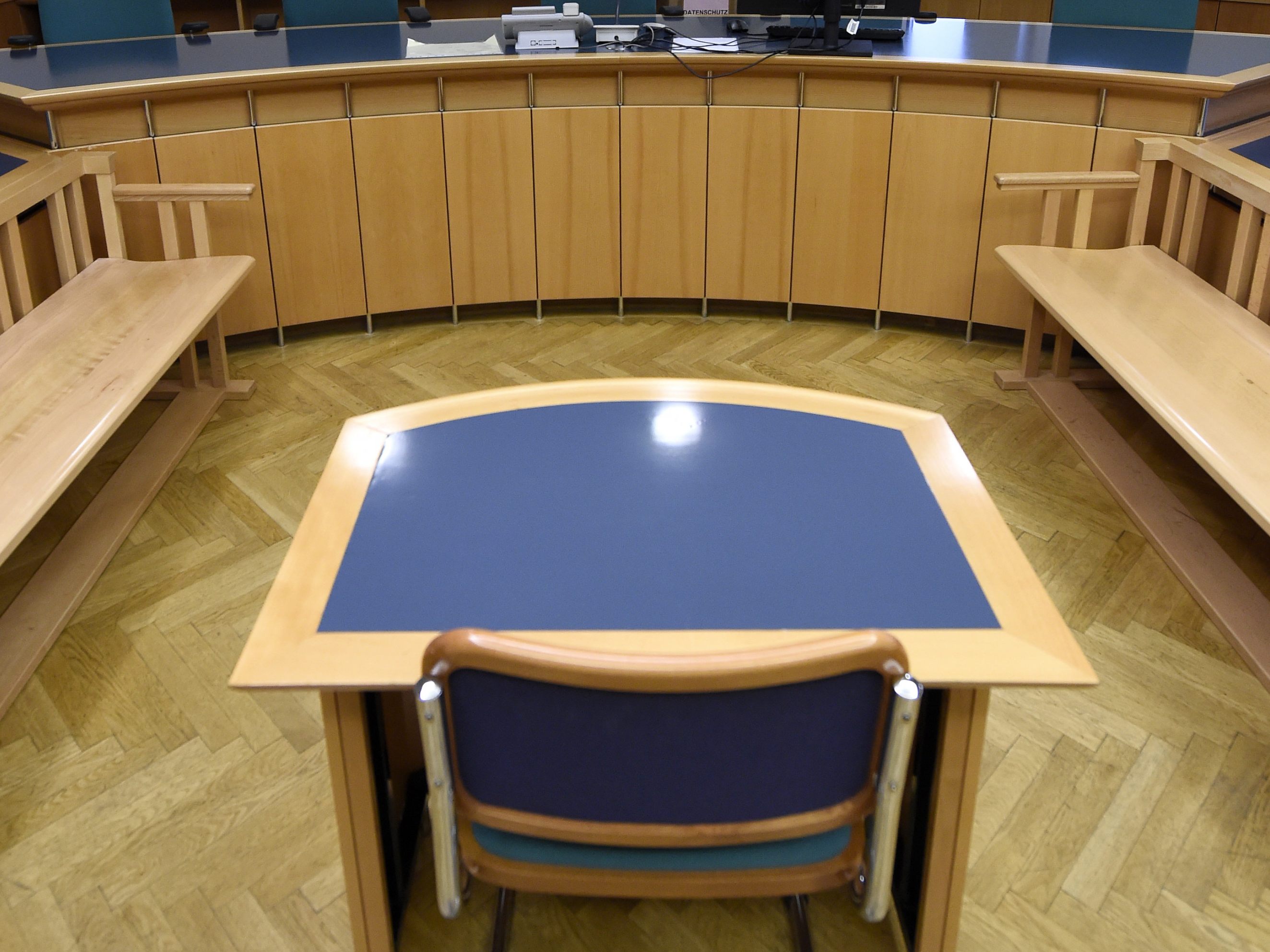 15 Jahre Haft sind es für den Mann aus Kärnten, der seinen Freund nach Drogenkonsum erwürgte. 15 Jahre Haft sind es für den Mann aus Kärnten, der seinen Freund nach Drogenkonsum erwürgte.