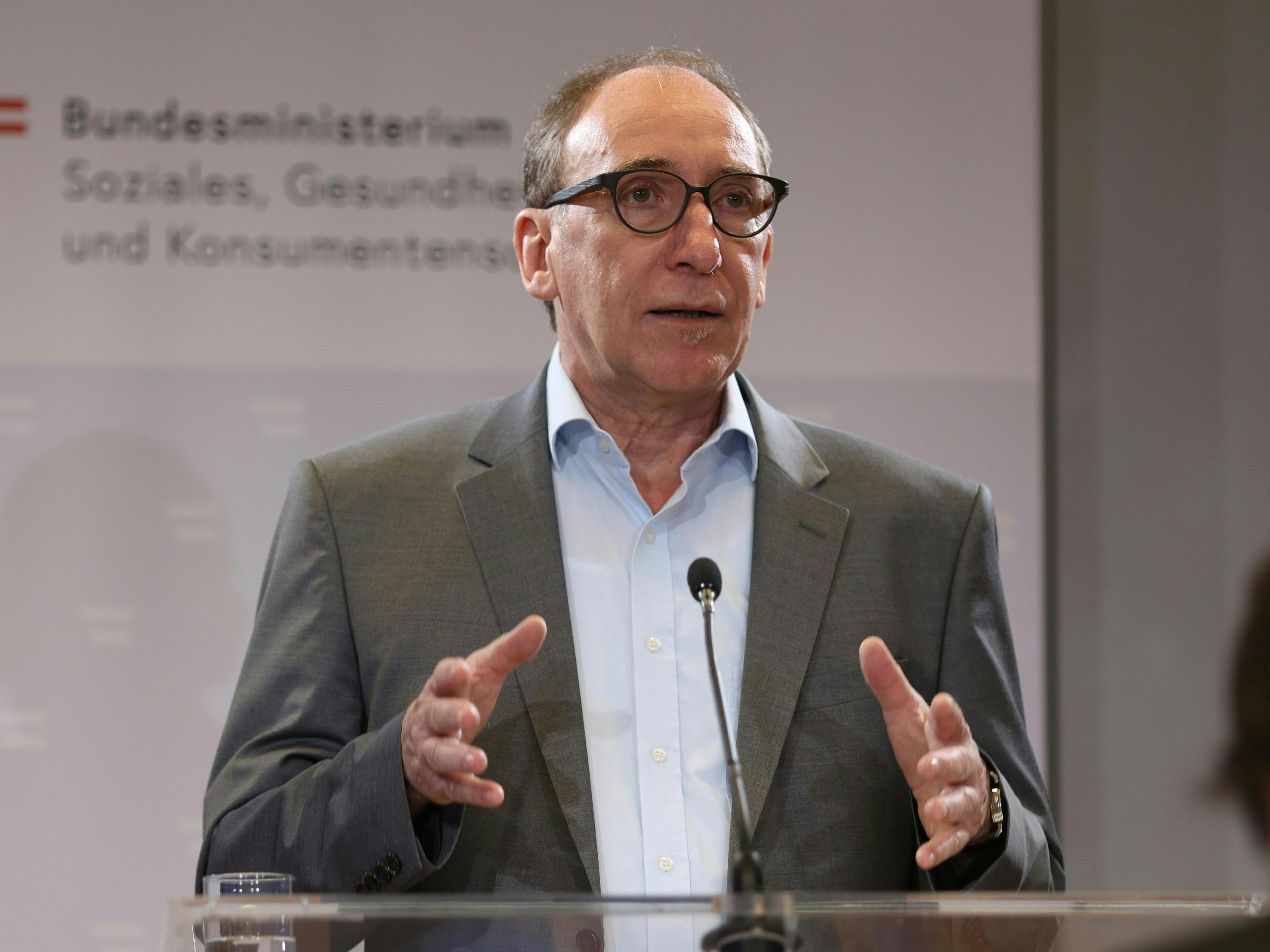 Gesundheitsminister Johannes Rauch (Grüne) präsentierte gemeinsam mit Arbeitsminister Martin Kocher (ÖVP) und der Präsidentin de Gecko-Chefin Katharina Reich das Aus für die Corona-Quarantäne. Gesundheitsminister Johannes Rauch (Grüne) präsentierte gemeinsam mit Arbeitsminister Martin Kocher (ÖVP) und der Präsidentin de Gecko-Chefin Katharina Reich das Aus für die Corona-Quarantäne.