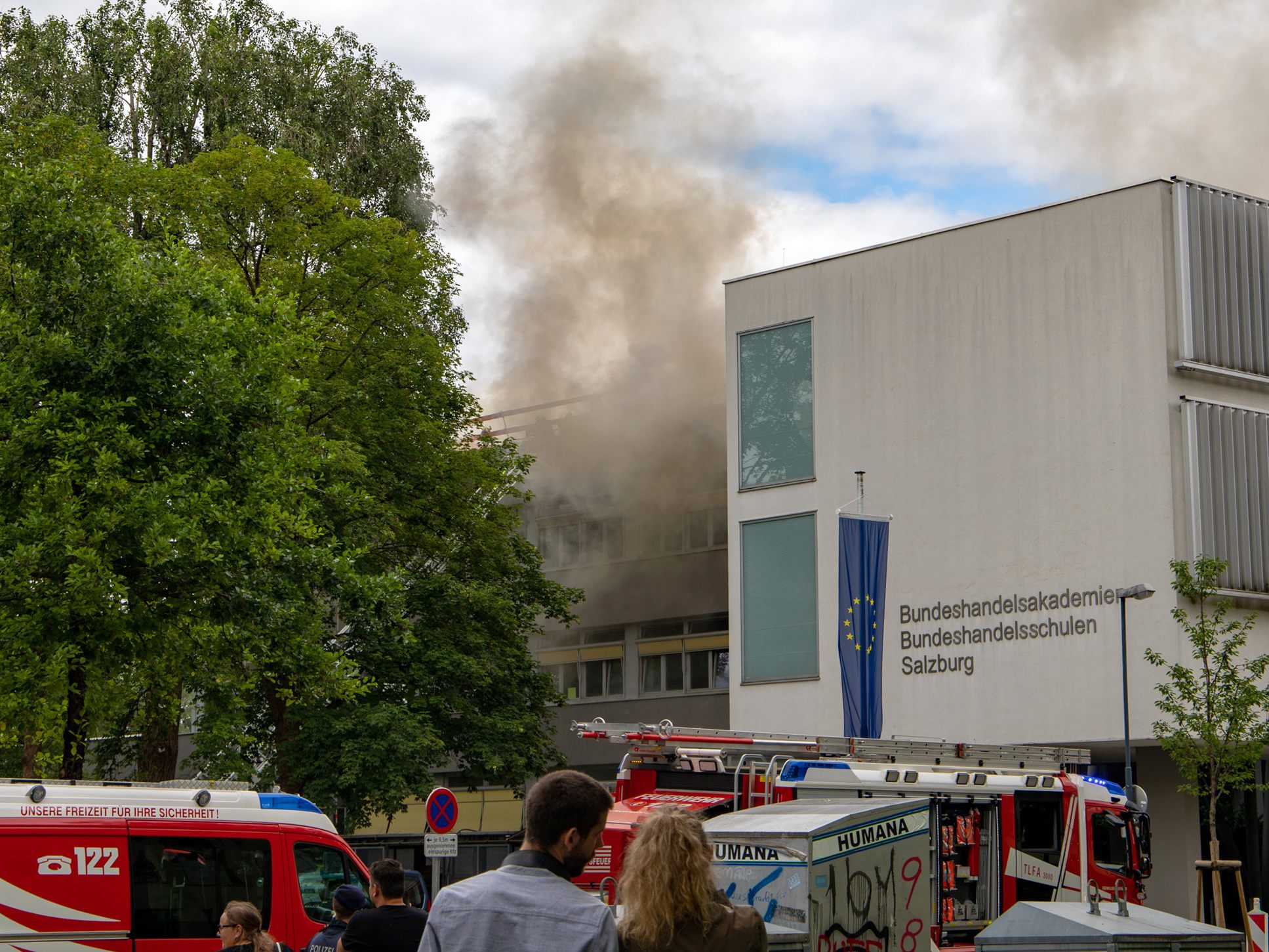Das Feuer in der HAK dürfte im Dachbereich ausgebrochen sein.