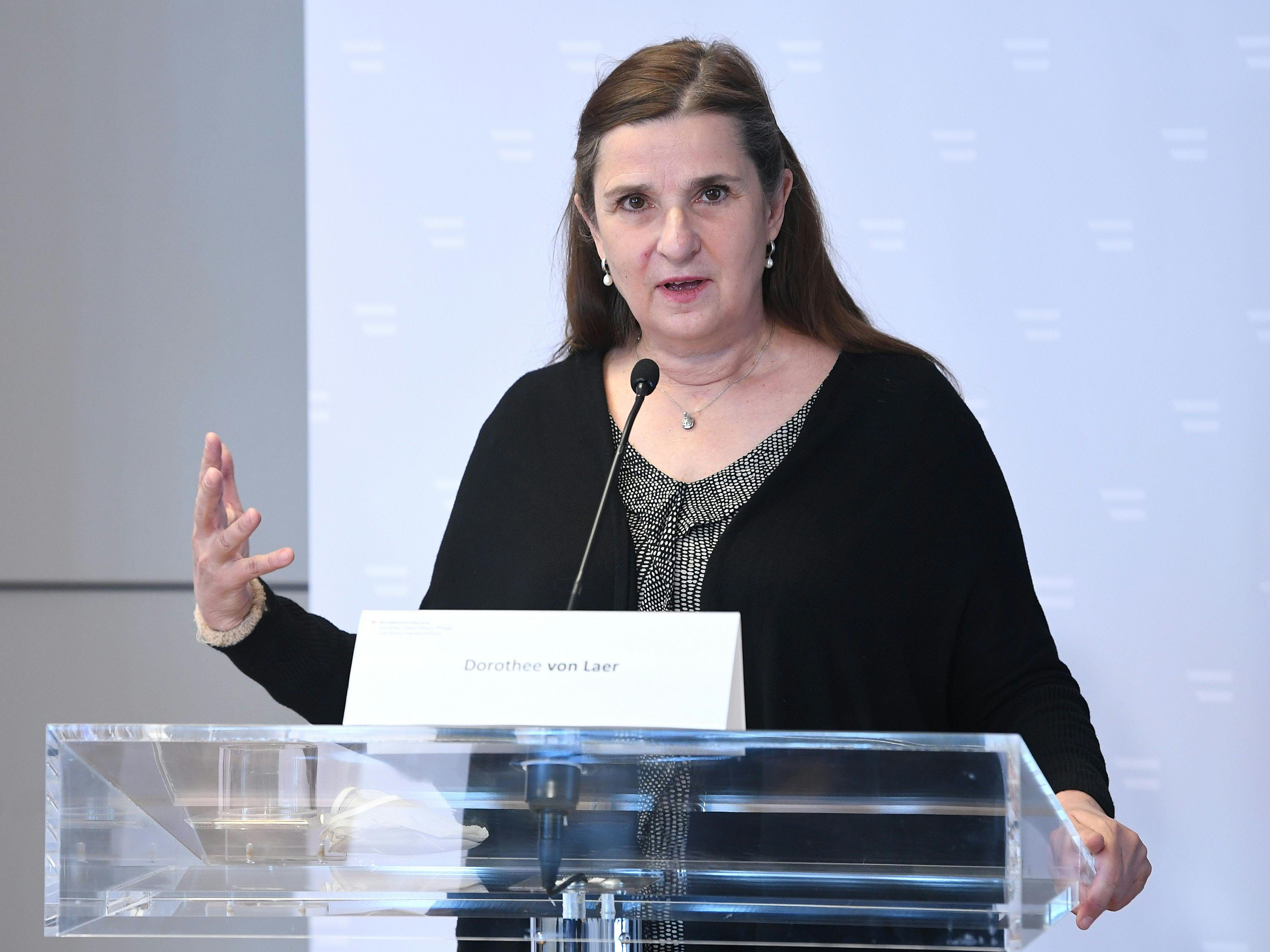 Virologin Dorothee von Laer ist gegen den Einsatz Infizierter in der Krankenpflege. Virologin Dorothee von Laer ist gegen den Einsatz Infizierter in der Krankenpflege.