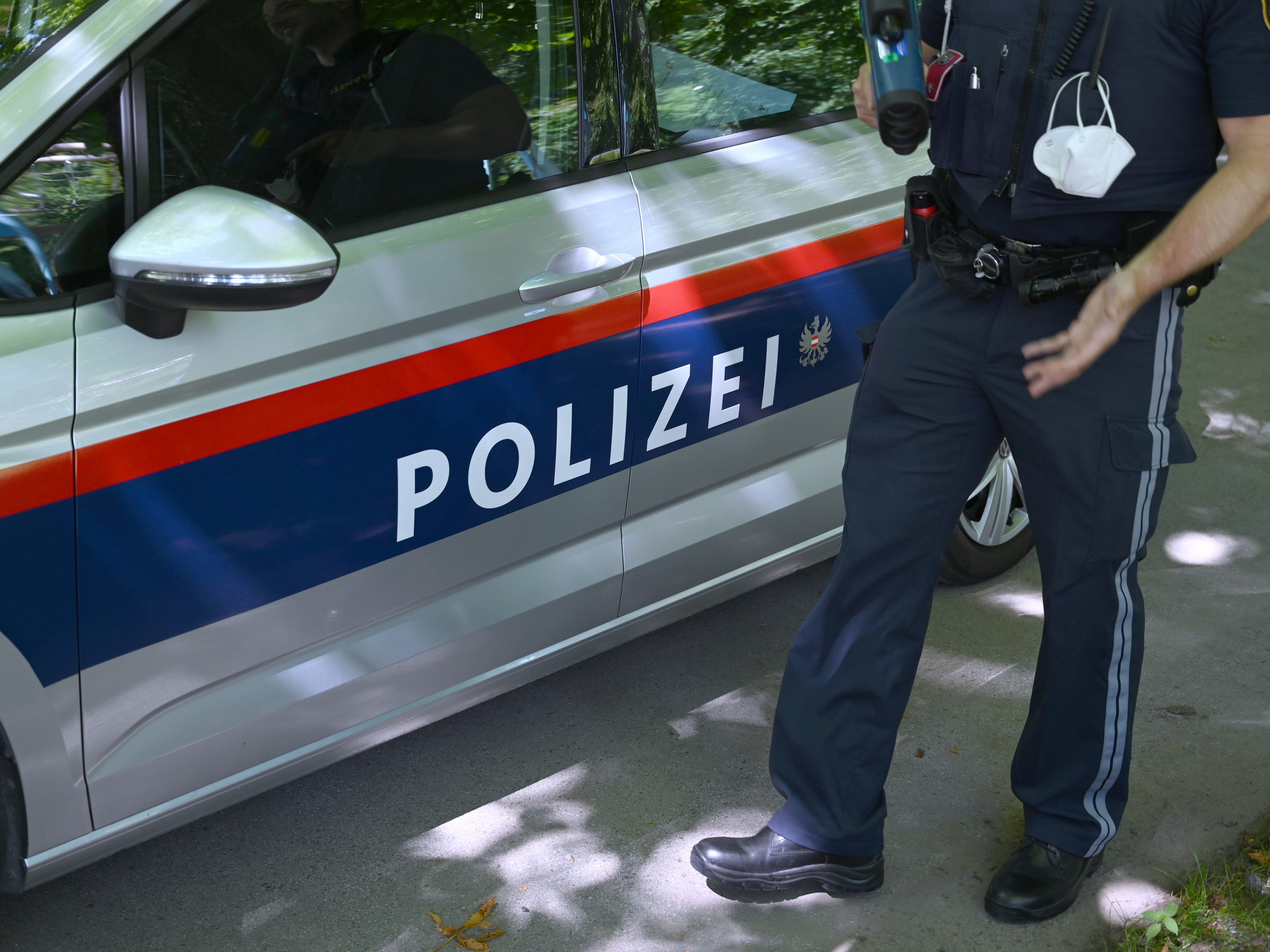 Ein Mann wurde am Freitag nach einer Personenkontrolle wegen Raub festgenommen.