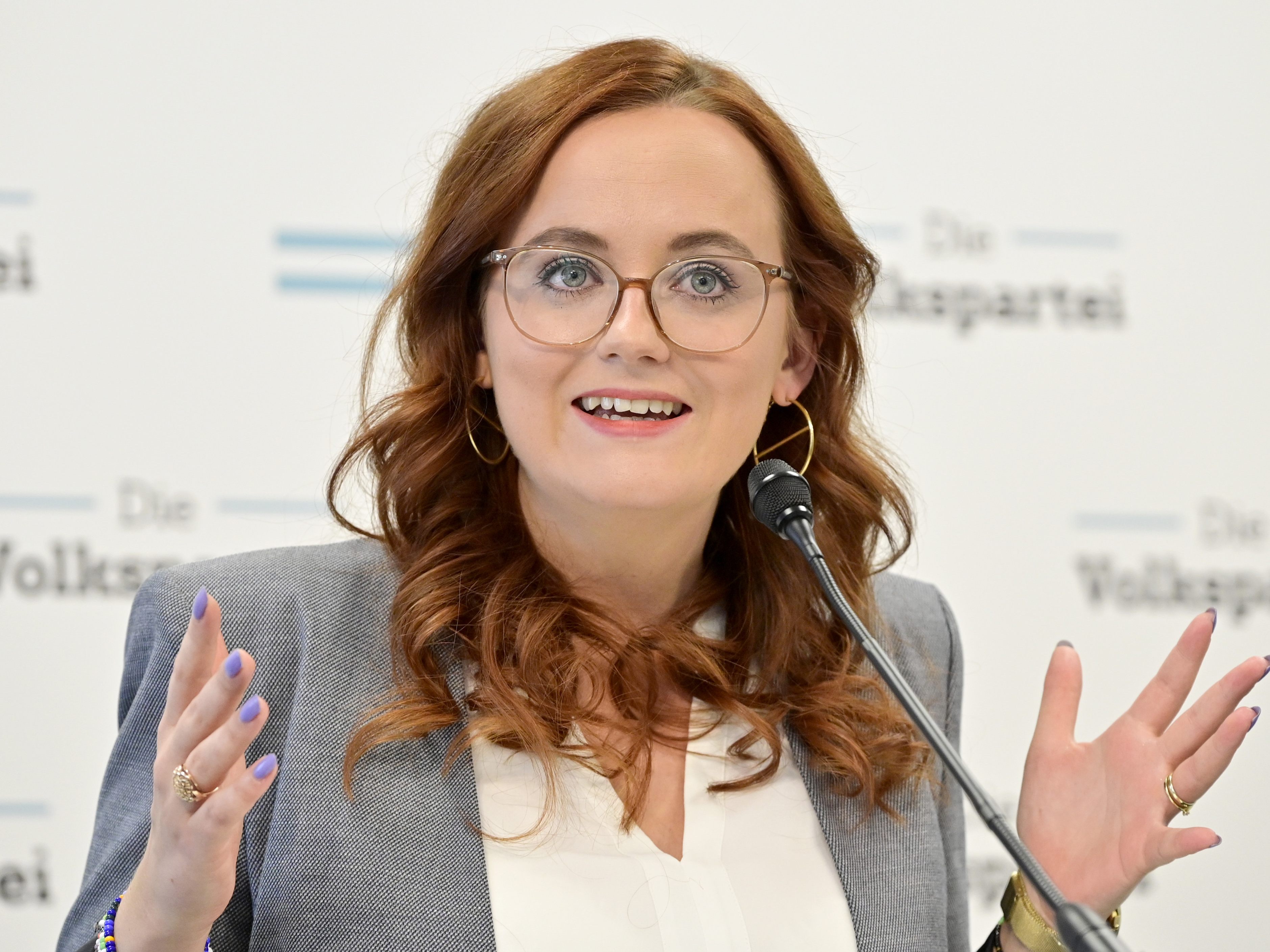 ÖVP-Generalsekretärin Laura Sachslehner hat Kritik an der "So geht Sommer!"-Kampagne der Stadt Wien geübt. ÖVP-Generalsekretärin Laura Sachslehner hat Kritik an der "So geht Sommer!"-Kampagne der Stadt Wien geübt.