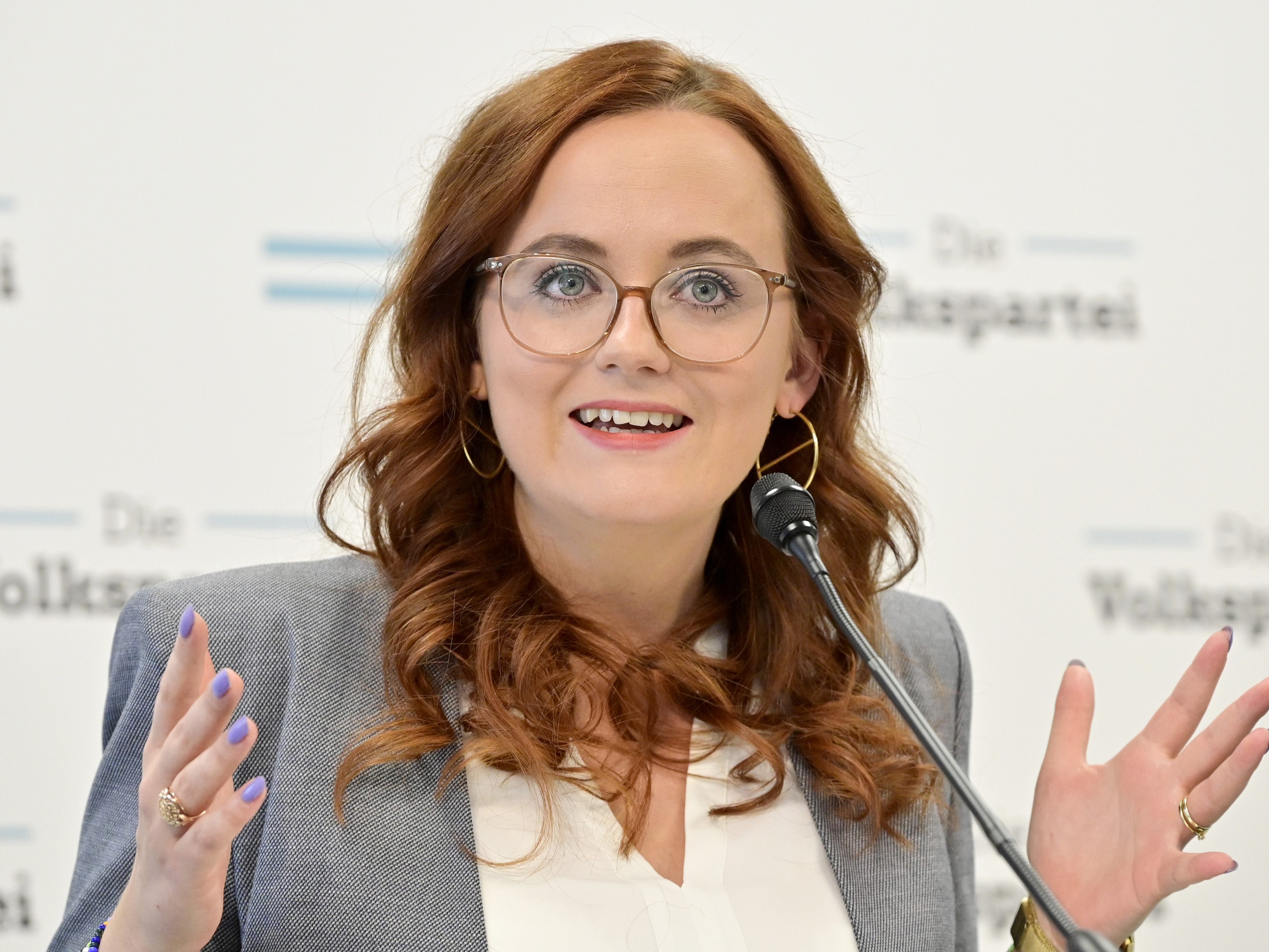 ÖVP-Generalsekretärin Laura Sachslehner fordert strengere Asylgesetze.