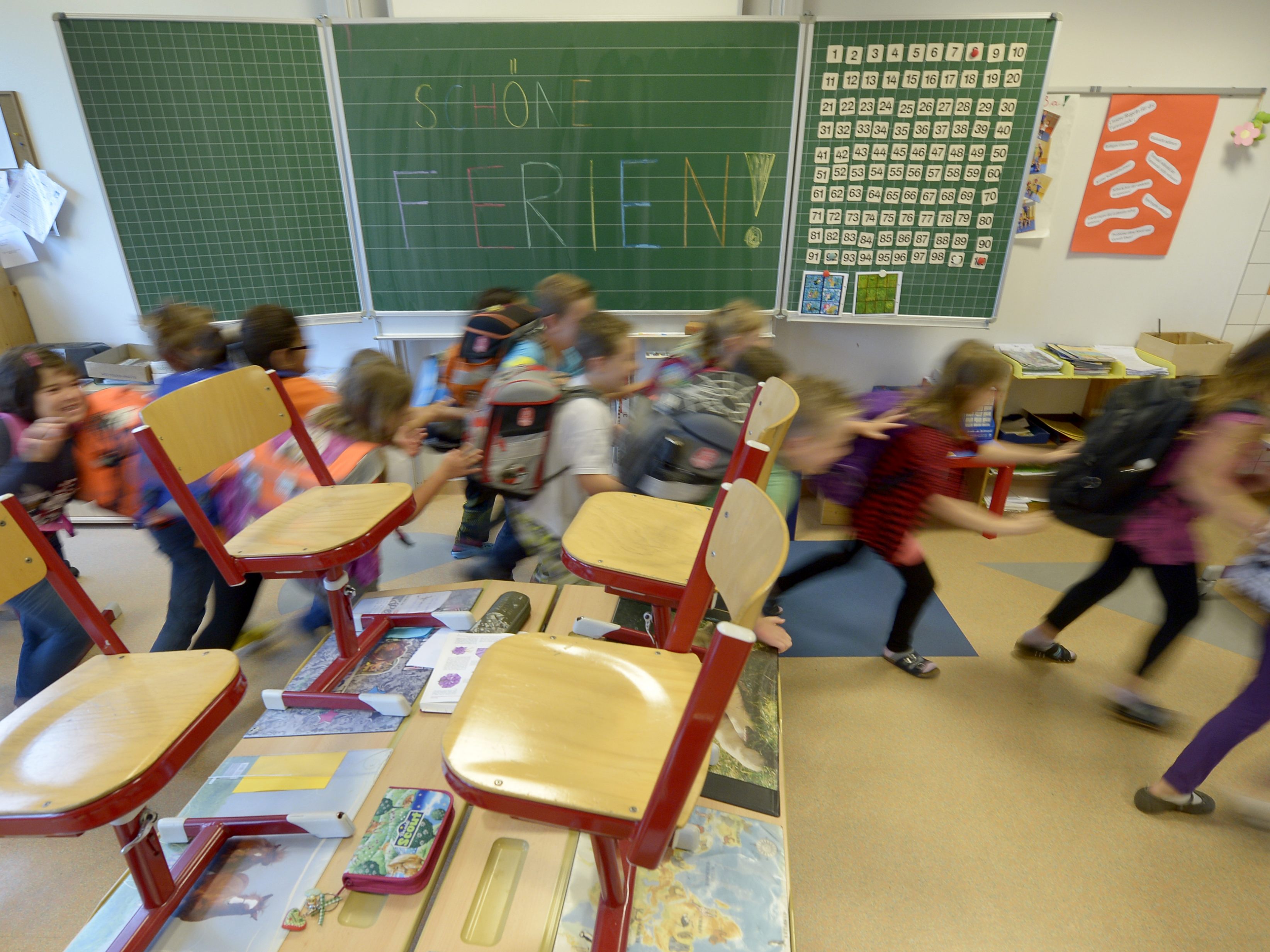 Heute erhalten die Schüler in Ostösterreich ihr Jahreszeugnis. Heute erhalten die Schüler in Ostösterreich ihr Jahreszeugnis.