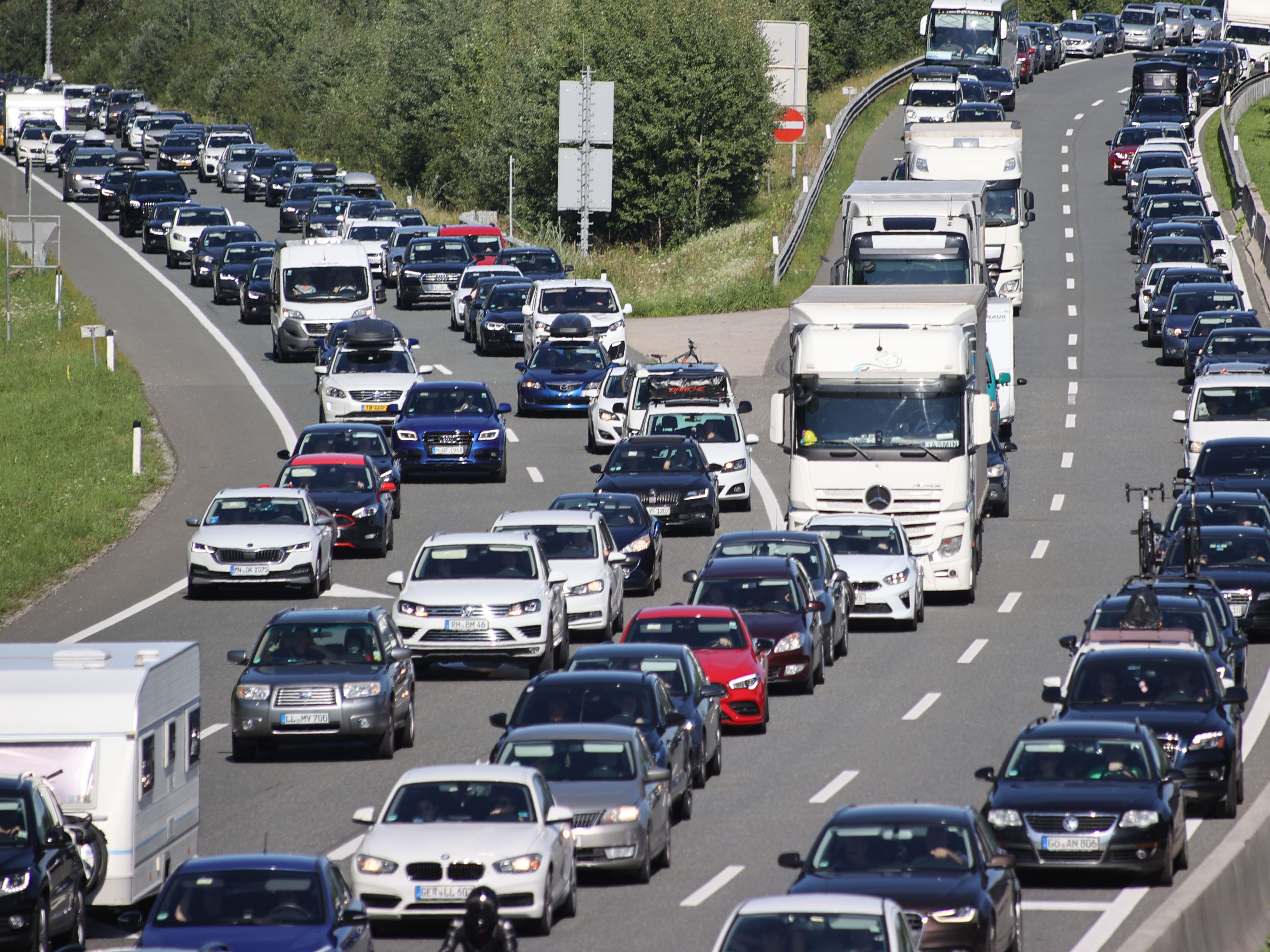 Die Müllmenge auf Österreichs Autobahnen erreichte 2021 fast 8.000 Tonnen
