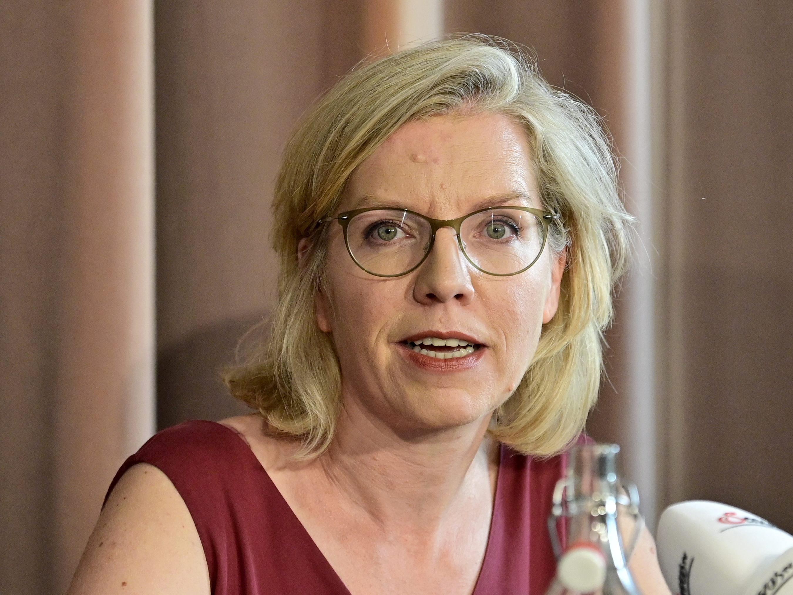 Die Ergebnisse des Klimarats werden am Nachmittag an Klimaschutzministerin Leonore Gewessler und Wirtschaftsminister Martin Kocher überreicht. Die Ergebnisse des Klimarats werden am Nachmittag an Klimaschutzministerin Leonore Gewessler und Wirtschaftsminister Martin Kocher überreicht.
