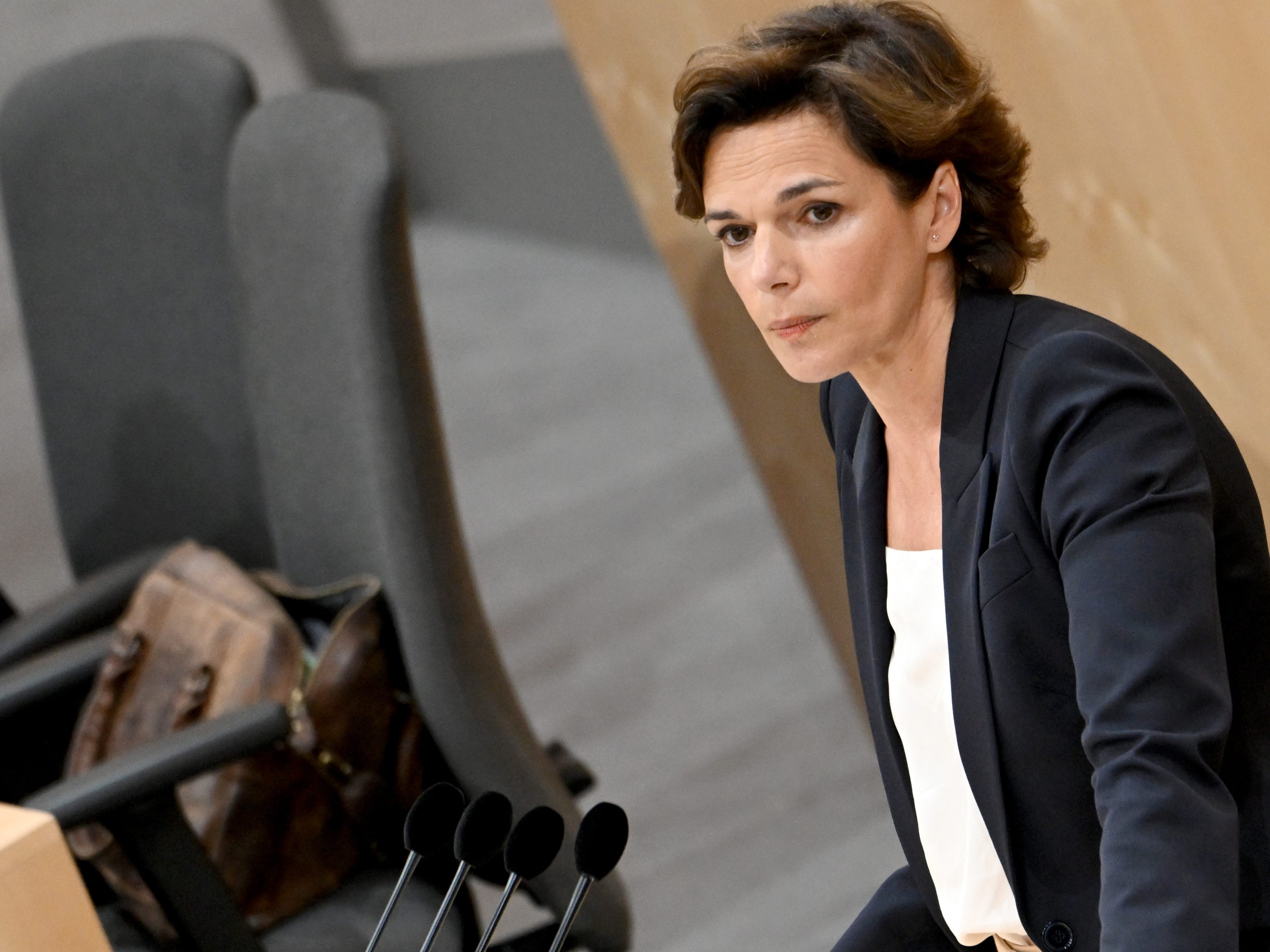 Pamela Rendi-Wagner spricht sich gegen ein Ende der Corona-Quarantäne aus. Pamela Rendi-Wagner spricht sich gegen ein Ende der Corona-Quarantäne aus.