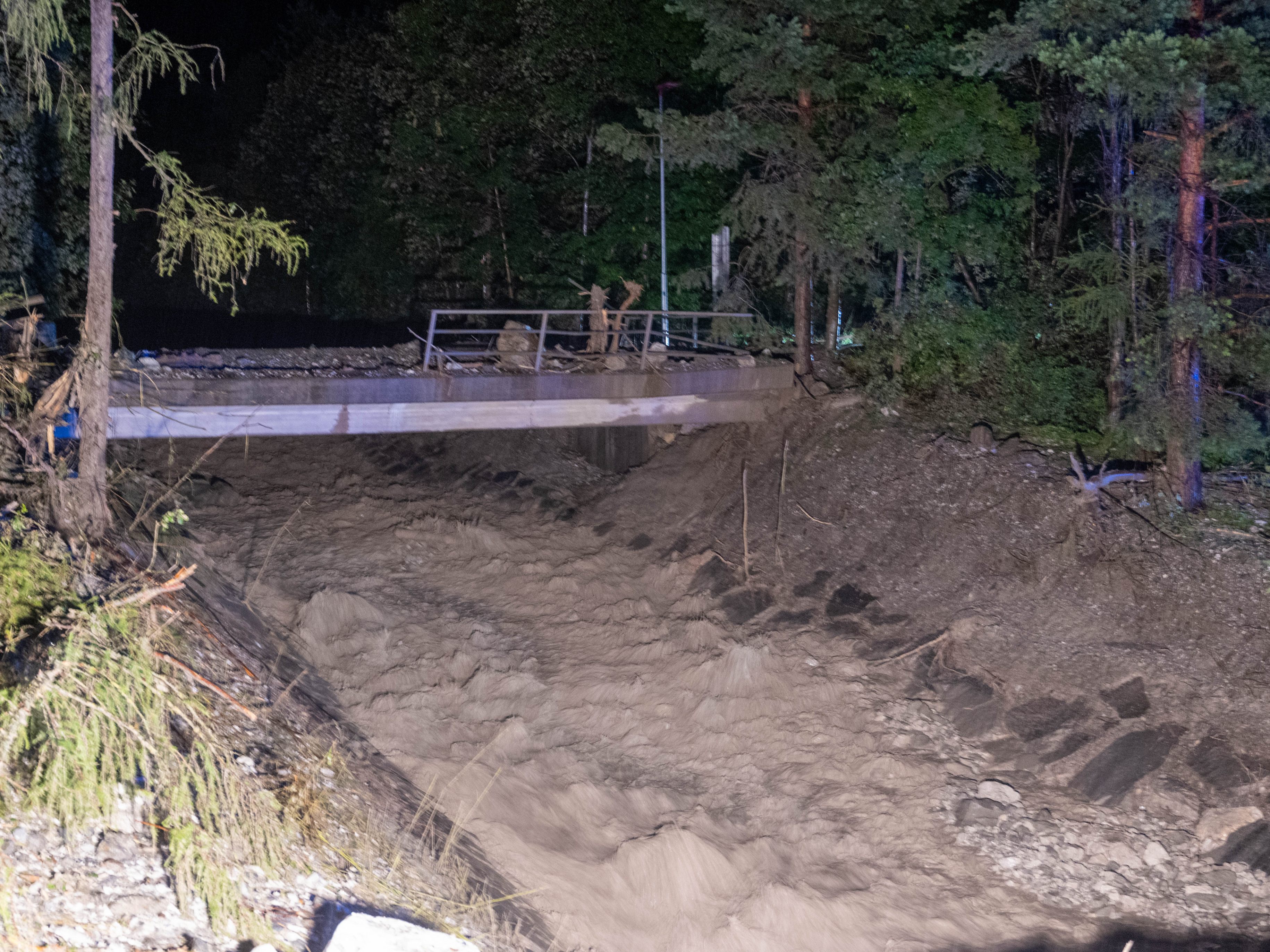 Ein Unwetter sorgte am Freitag im Stubaital für Murenabgänge und dadurch resultierende Schäden. Ein Unwetter sorgte am Freitag im Stubaital für Murenabgänge und dadurch resultierende Schäden.