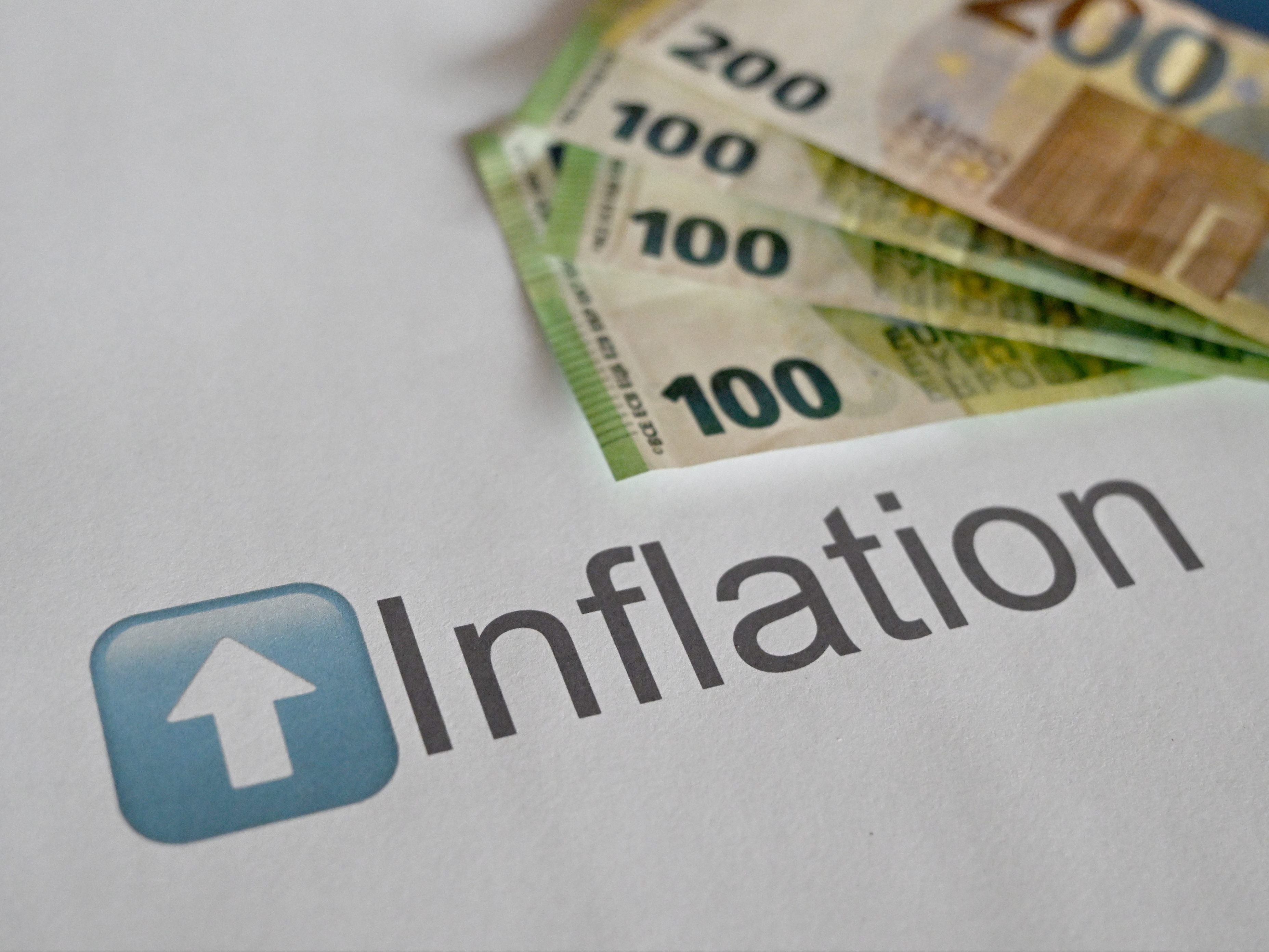 Die Hälfte der Firmenchefs planen, laut Umfrage, keine Anpassung der Gehälter über der Inflationsrate. Die Hälfte der Firmenchefs planen, laut Umfrage, keine Anpassung der Gehälter über der Inflationsrate.