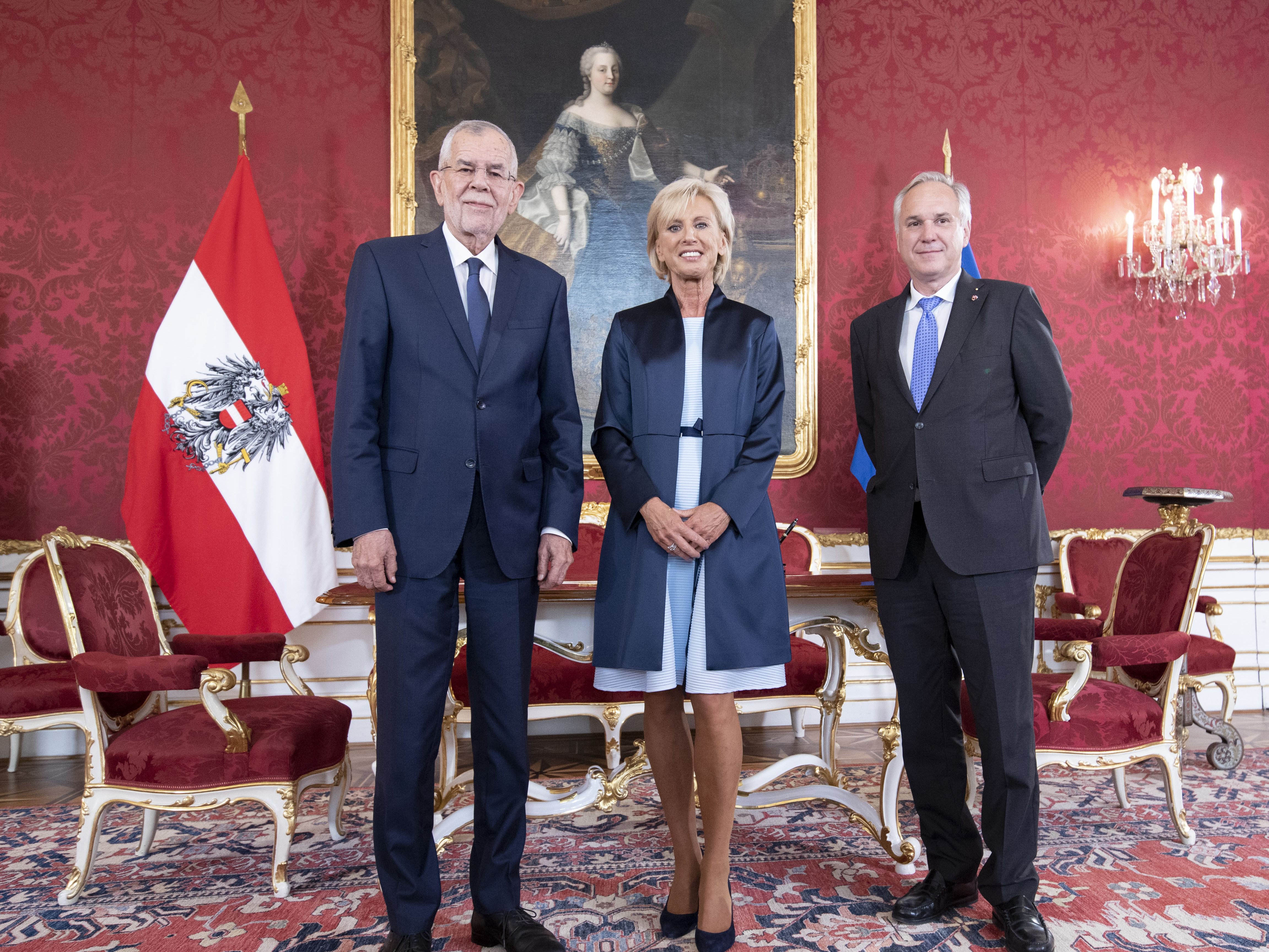 Neue Volksanwältin Gabriela Schwarz vom Bundespräsidenten angelobt. Neue Volksanwältin Gabriela Schwarz vom Bundespräsidenten angelobt.