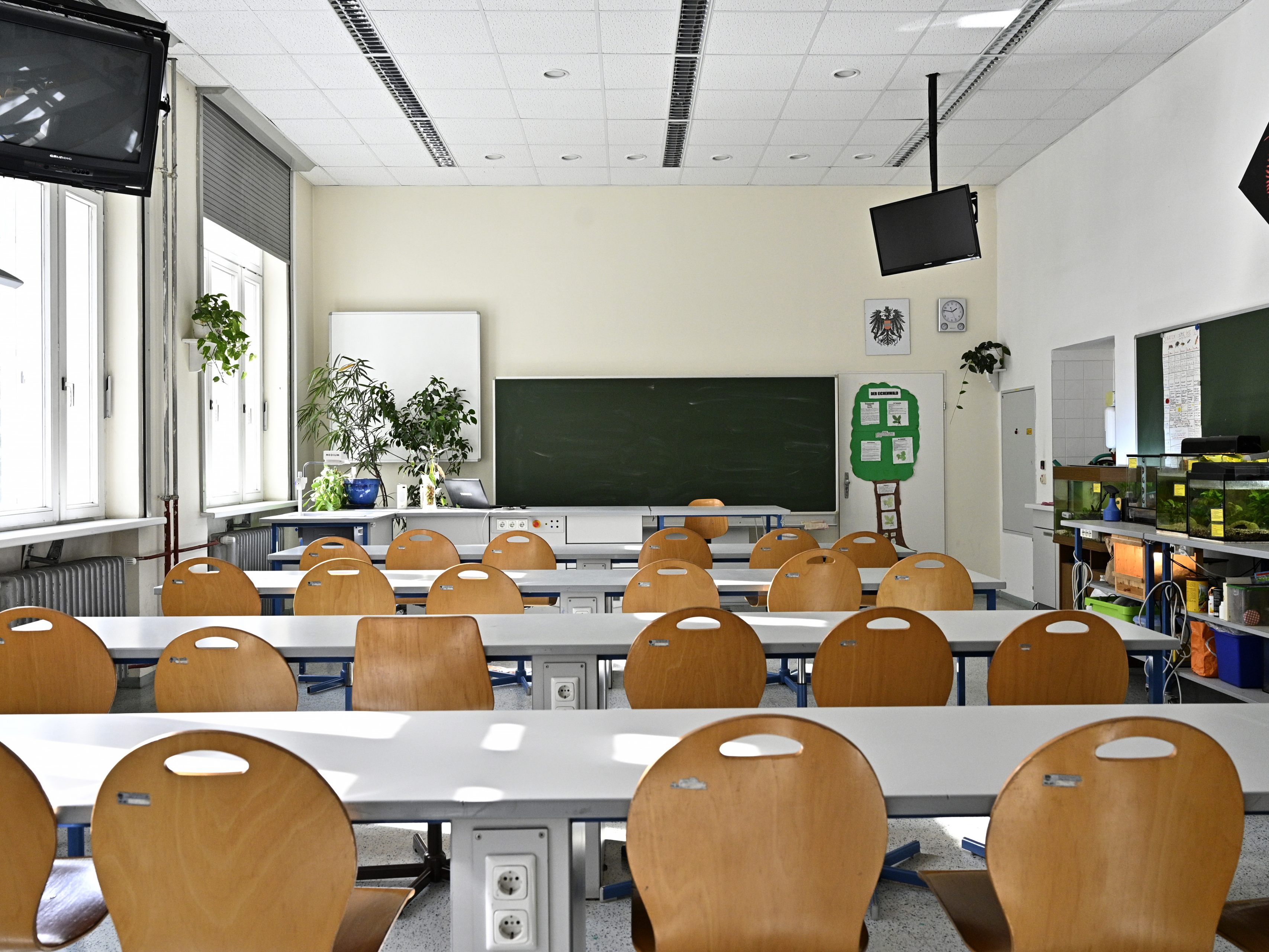 Familienverbände fordern ein "Rettungspaket" für Schulen. Familienverbände fordern ein "Rettungspaket" für Schulen.