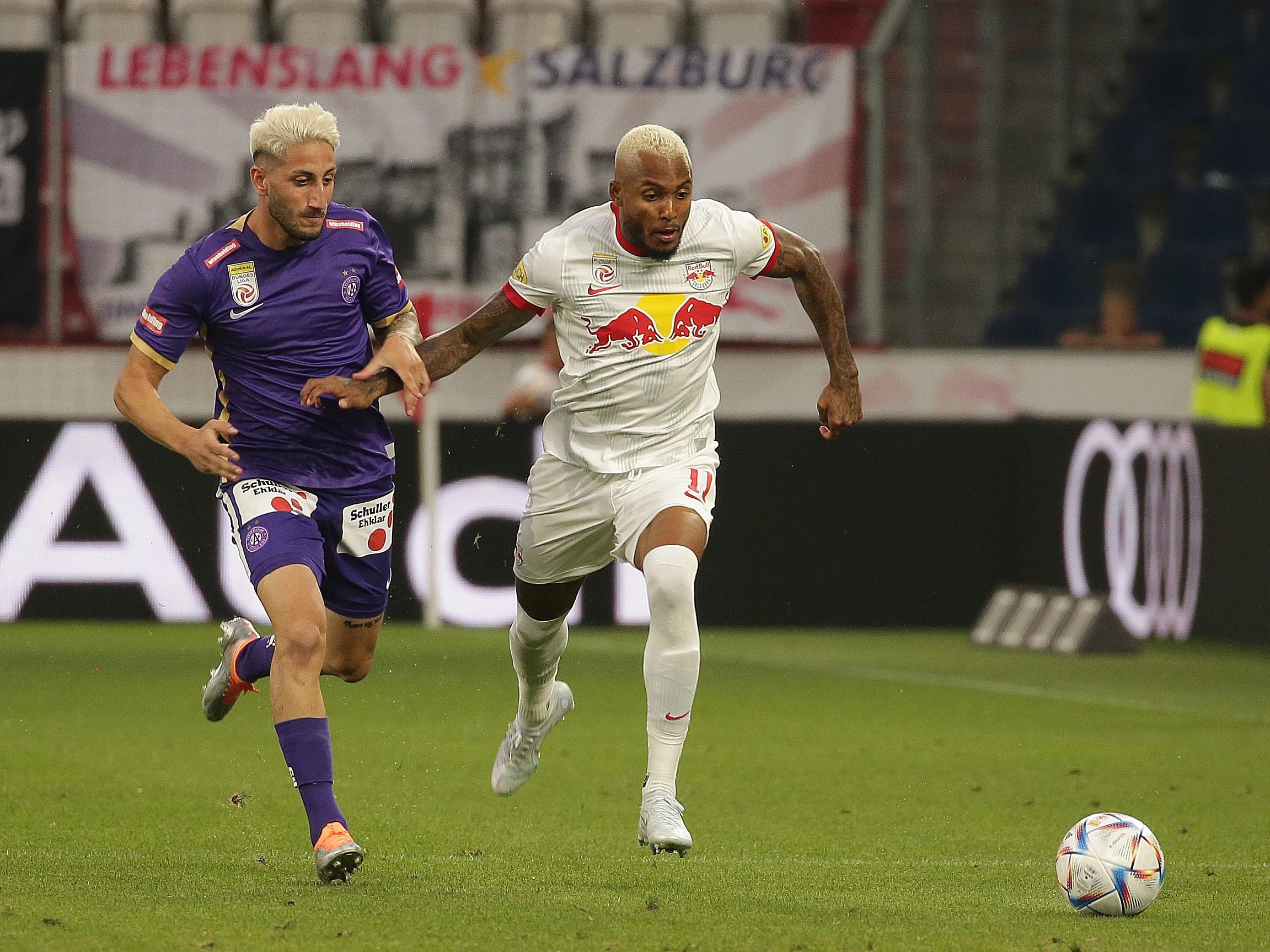 Red Bull Salzburg setzte sich zum Bundesliga-Auftakt mit 3:0 durch. Red Bull Salzburg setzte sich zum Bundesliga-Auftakt mit 3:0 durch.