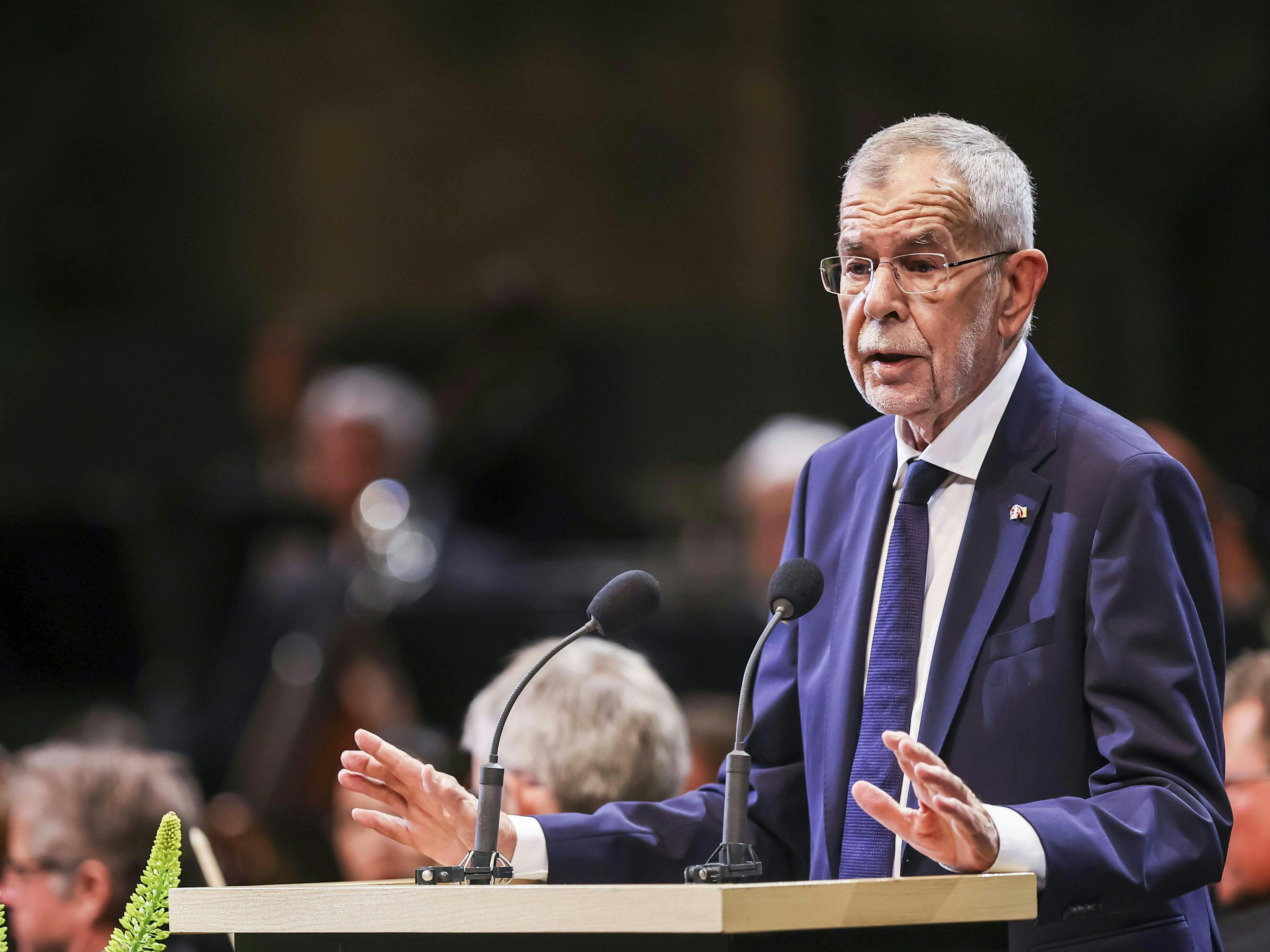 Van der Bellen appelliert: "Wir dürfen uns nicht spalten lassen!" Van der Bellen appelliert: "Wir dürfen uns nicht spalten lassen!"