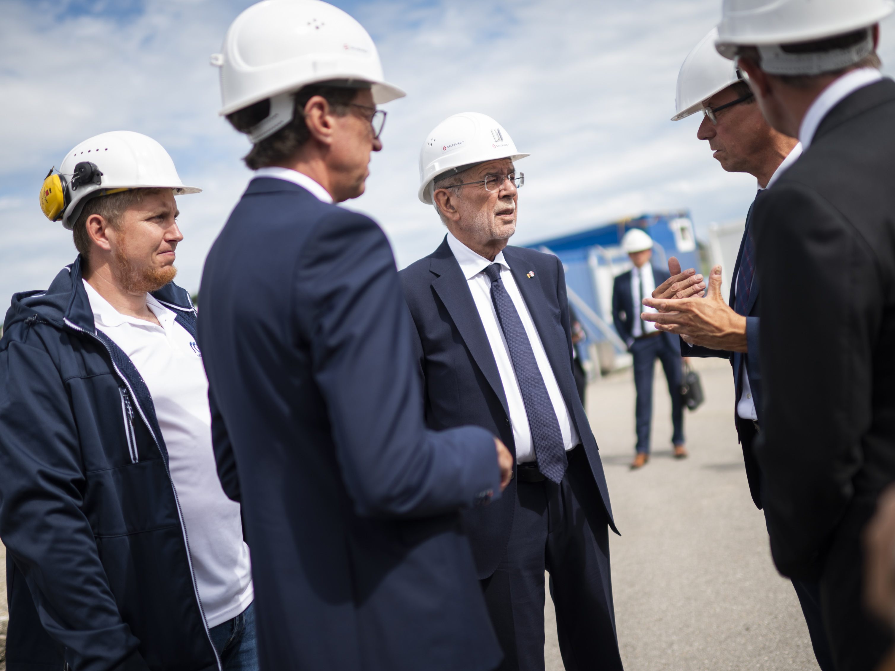 Bundespräsident Alexander Van der Bellen besuchte am Dienstag den Gasspeicher "Haidach V" in Salzburg. Bundespräsident Alexander Van der Bellen besuchte am Dienstag den Gasspeicher "Haidach V" in Salzburg.