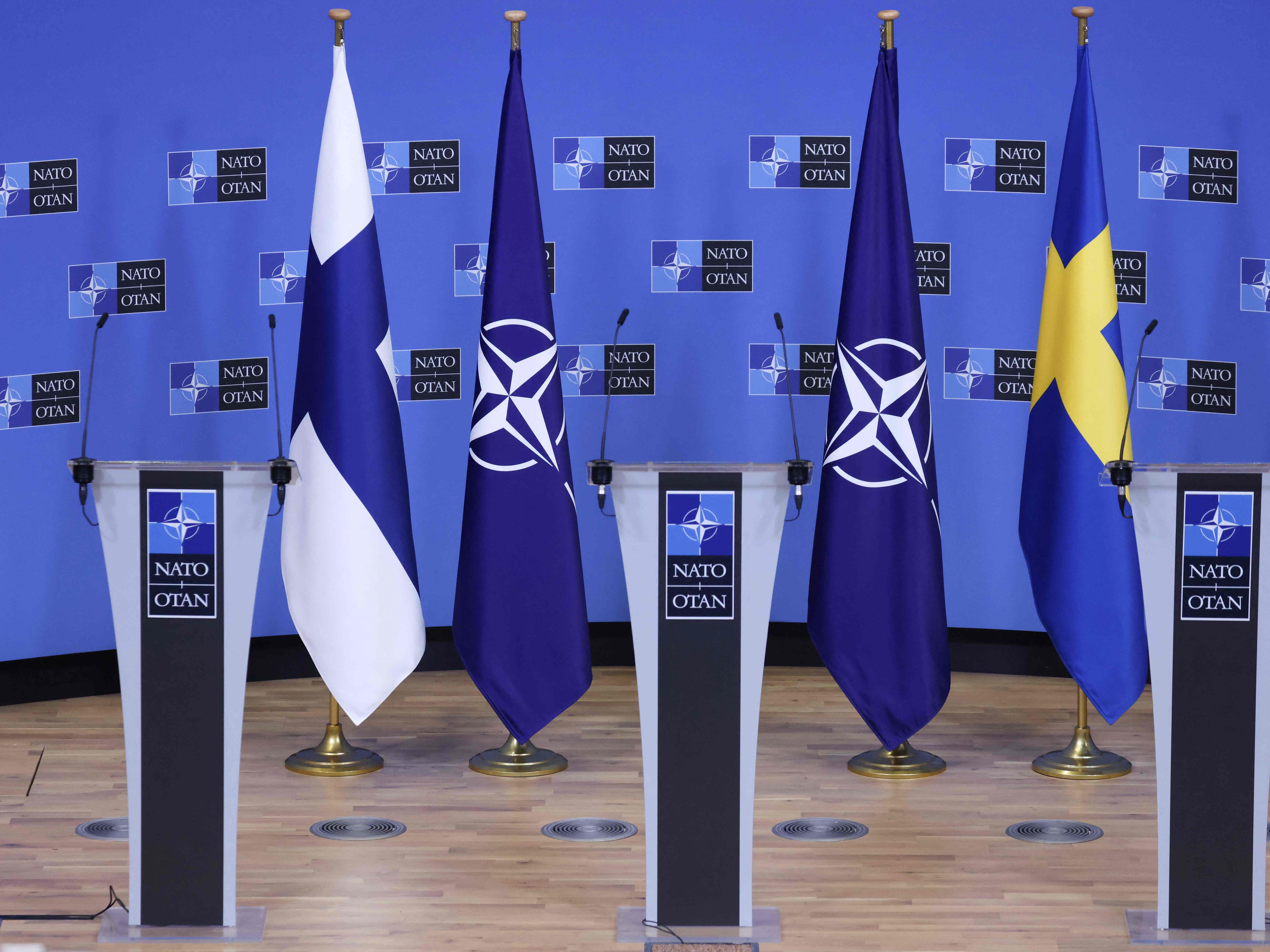 Die NATO unterzeichnet die Beitrittsprotokolle für Finnland und Schweden. Die NATO unterzeichnet die Beitrittsprotokolle für Finnland und Schweden.