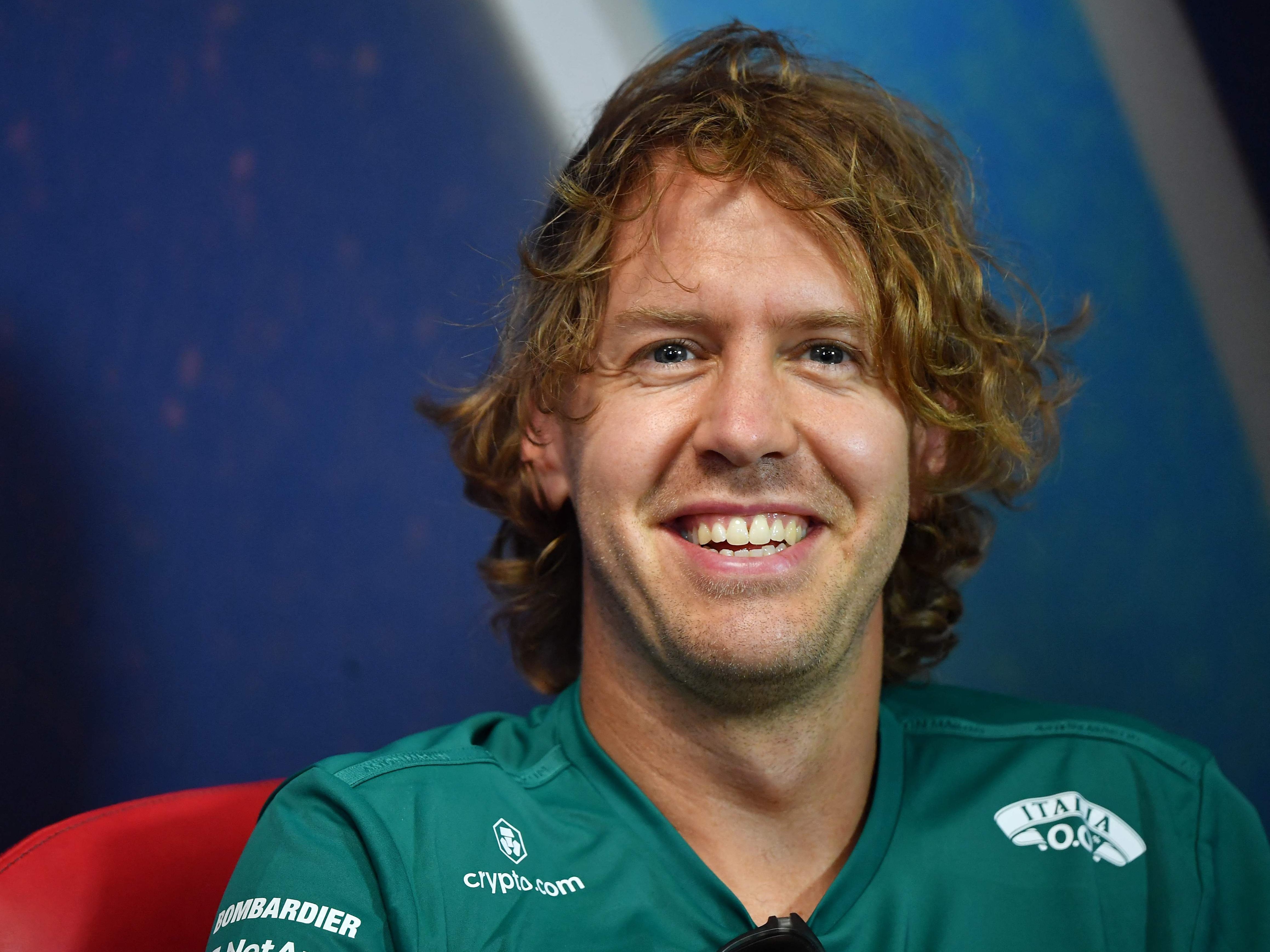 Sebastian Vettel wird seine aktive Formel-1-Karriere nach dem letzten Rennen der Saison beenden. Sebastian Vettel wird seine aktive Formel-1-Karriere nach dem letzten Rennen der Saison beenden.