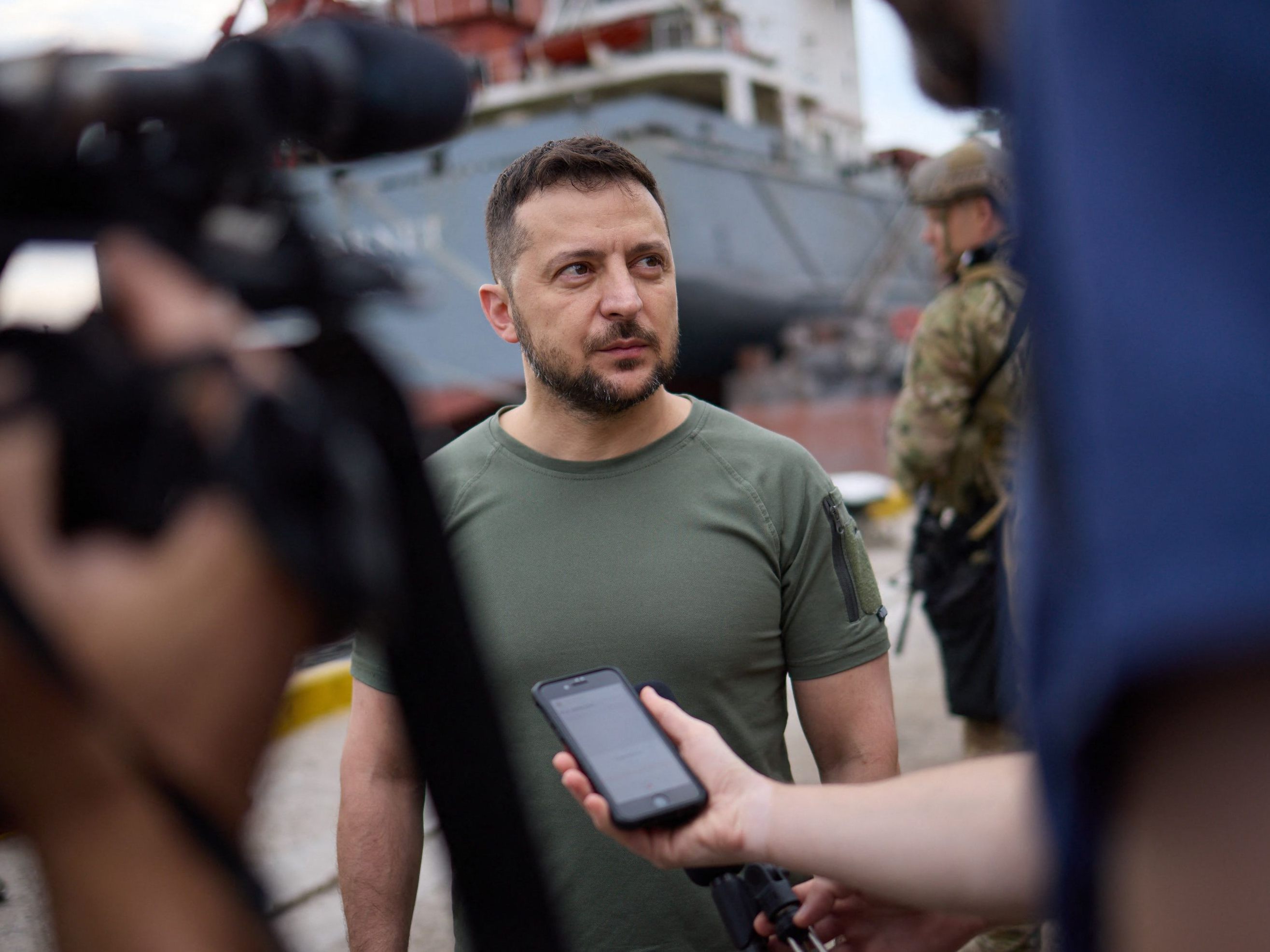 Der ukrainische Präsident Wolodymyr Selenskyj forderte die Menschena auf, das Gebiet Donezk zu verlassen. Der ukrainische Präsident Wolodymyr Selenskyj forderte die Menschena auf, das Gebiet Donezk zu verlassen.