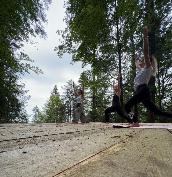 Die kühle Waldluft war unglaublich erfrischend.