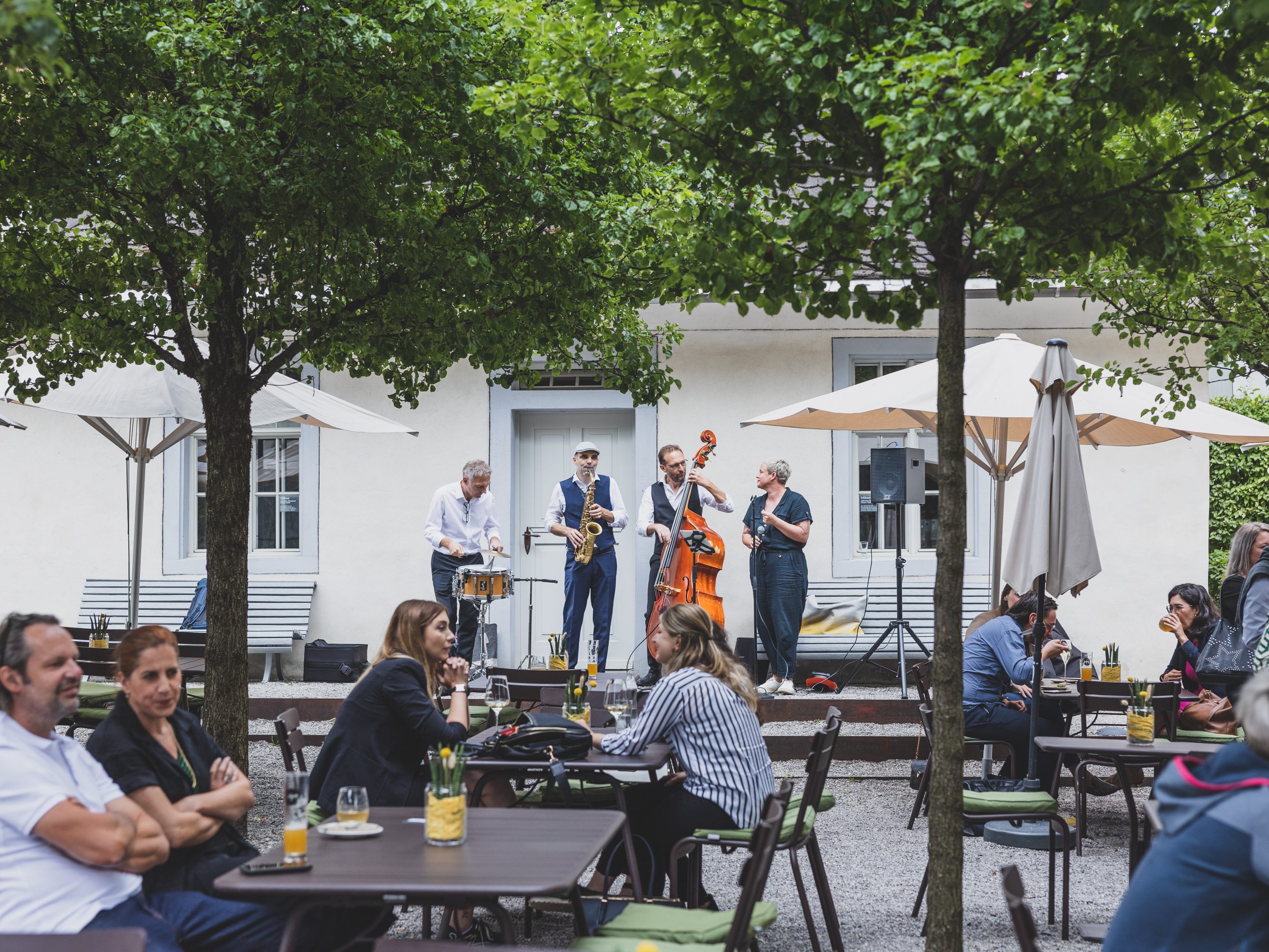 Bodensee-Vorarlberg Tourismus feierte den Tourismustag 2022 mit Partner:innen und der Martina Breznik Jazz Band im Bio-Restaurant Moritz in Hohenems.