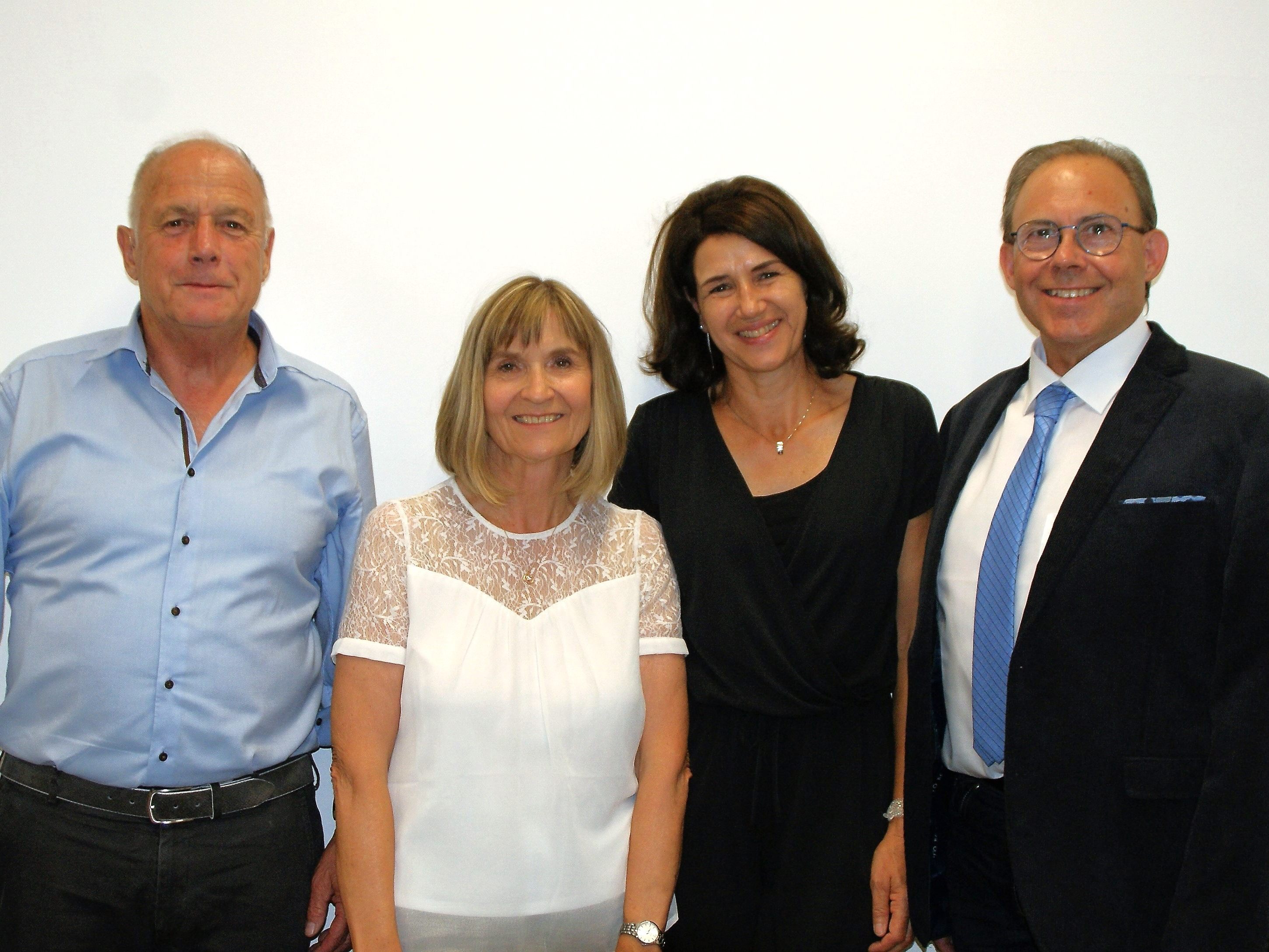 Altbürgermeister Reinhold Walser (Sibratsgfäll), Neo-Pensionistin Irmgard Spettel, Manuela Rhomberg (Kindergarten Buch) mit Bürgermeister Franz Martin (v.l.n.r.) Altbürgermeister Reinhold Walser (Sibratsgfäll), Neo-Pensionistin Irmgard Spettel, Manuela Rhomberg (Kindergarten Buch) mit Bürgermeister Franz Martin (v.l.n.r.)