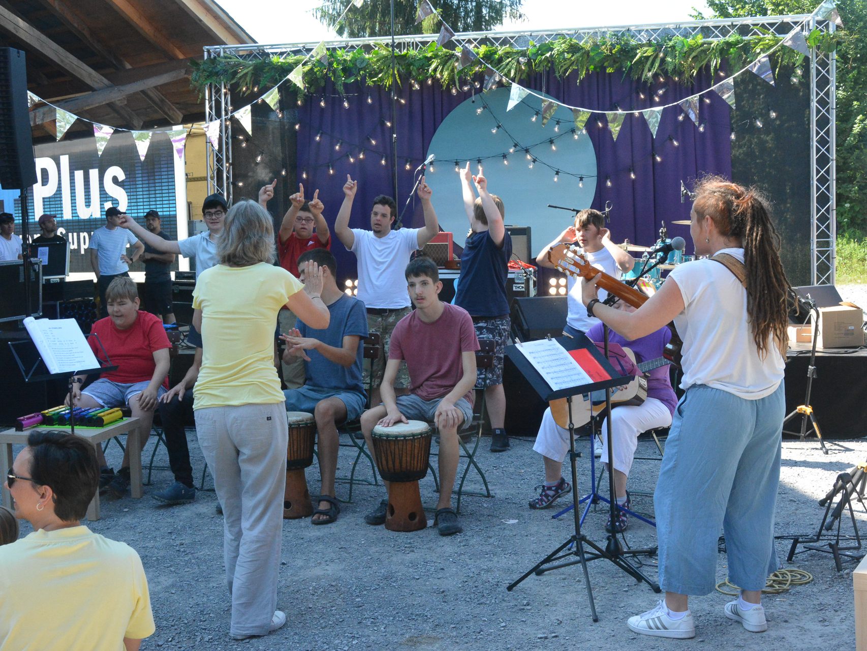 Die All Stars Inclusive Band hatte am Sonntag ihren ersten öffentlichen Auftritt am Gutshof Heidensand.