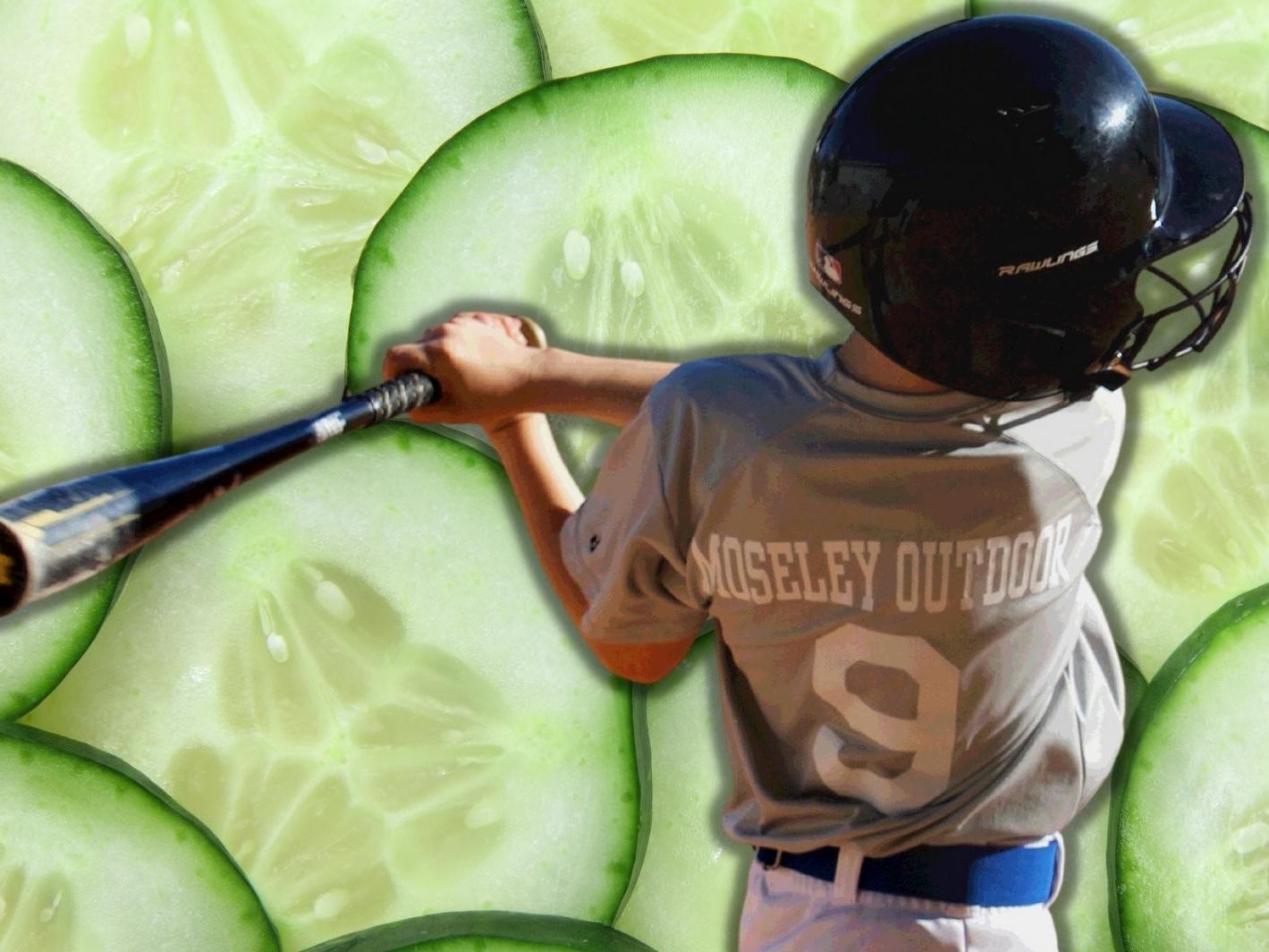 Brutales Gurken-Maskottchen zieht Flitzer vom Baseball-Feld.