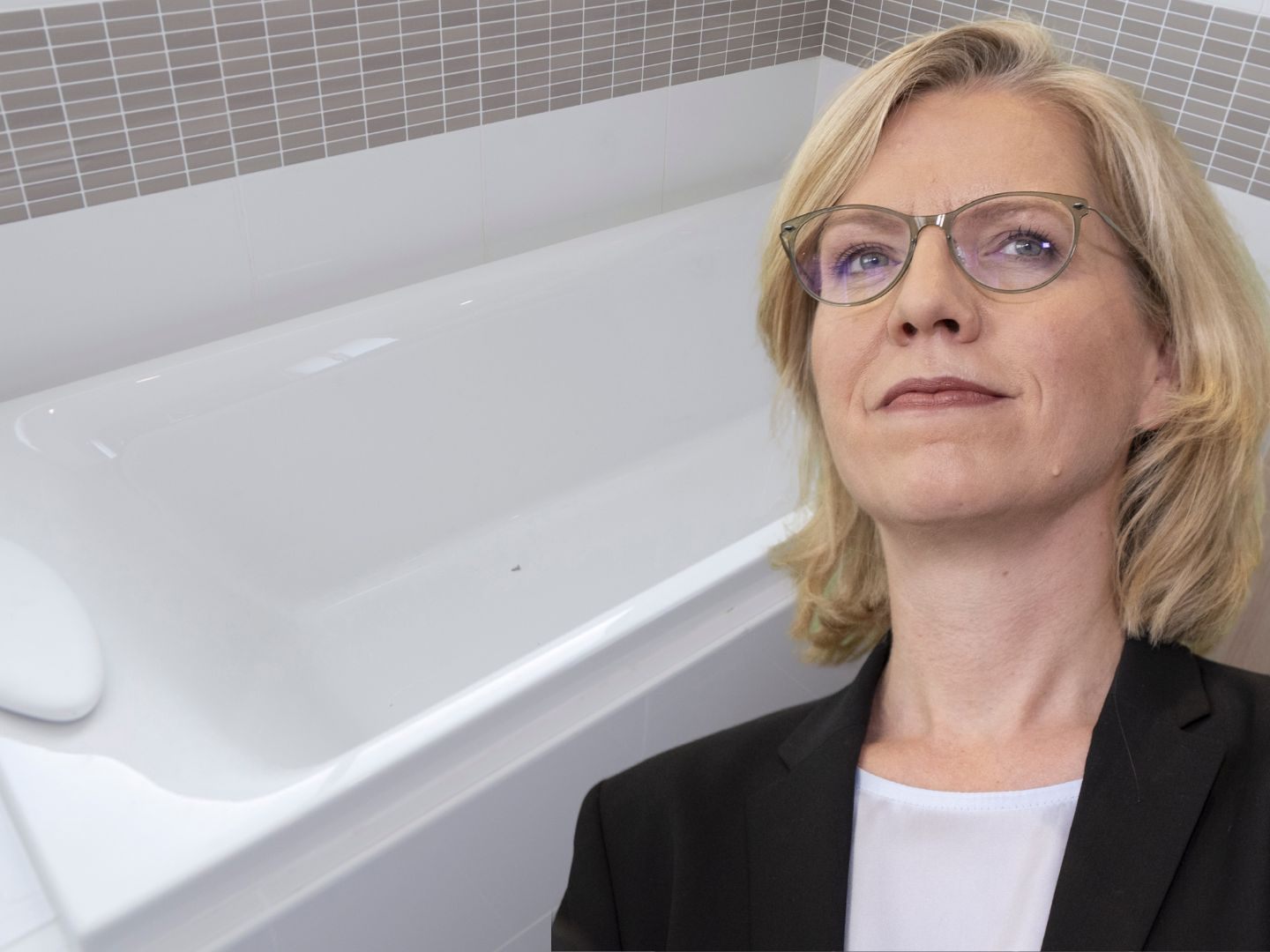 Ministerin Gewessler ruft die Bevölkerung auf, die Dusche der Badewanne vorzuziehen. Ministerin Gewessler ruft die Bevölkerung auf, die Dusche der Badewanne vorzuziehen.