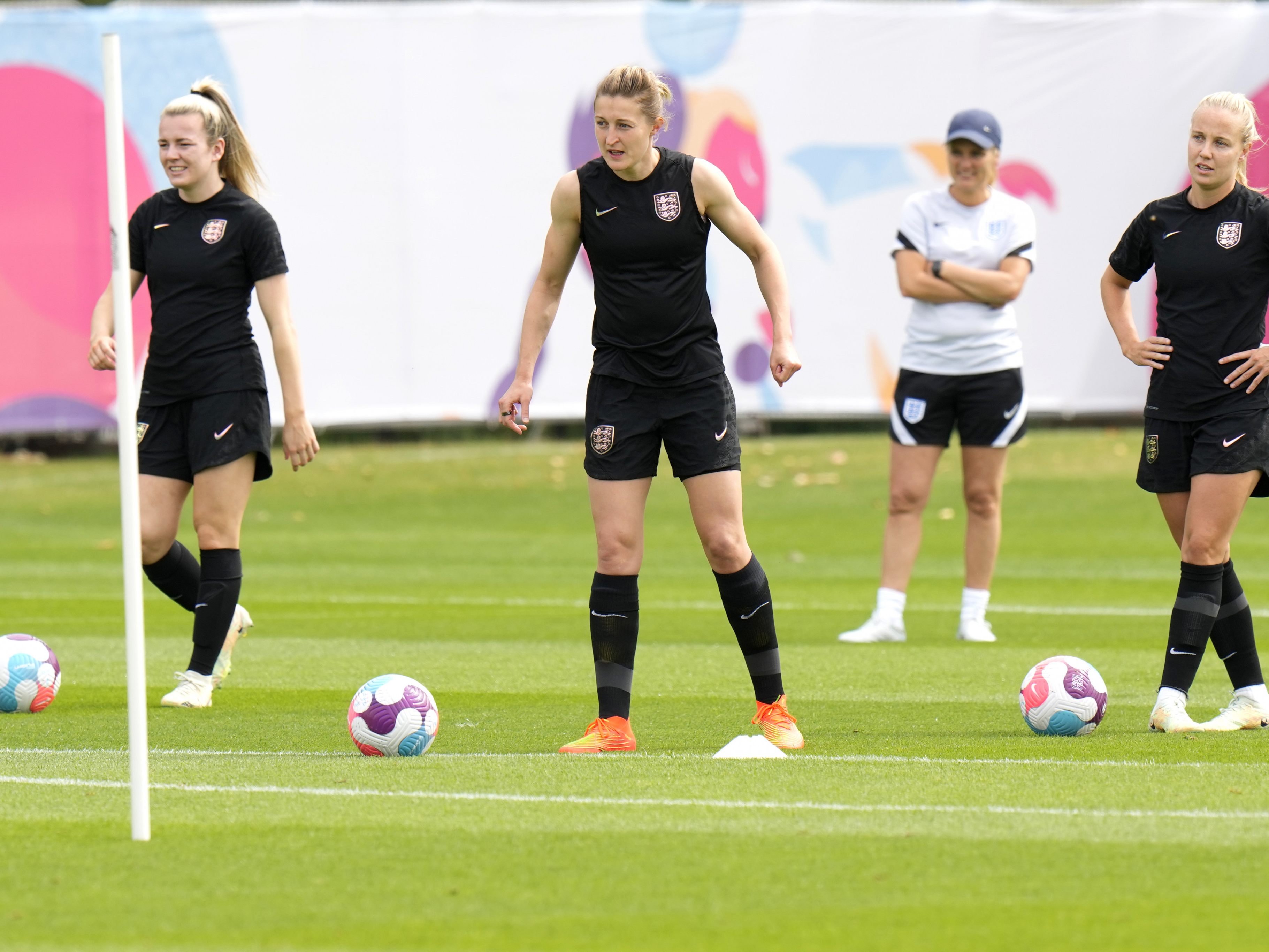 England bekommt es im Finale der Frauen-Fußball-EM mit Deutschland zu tun.