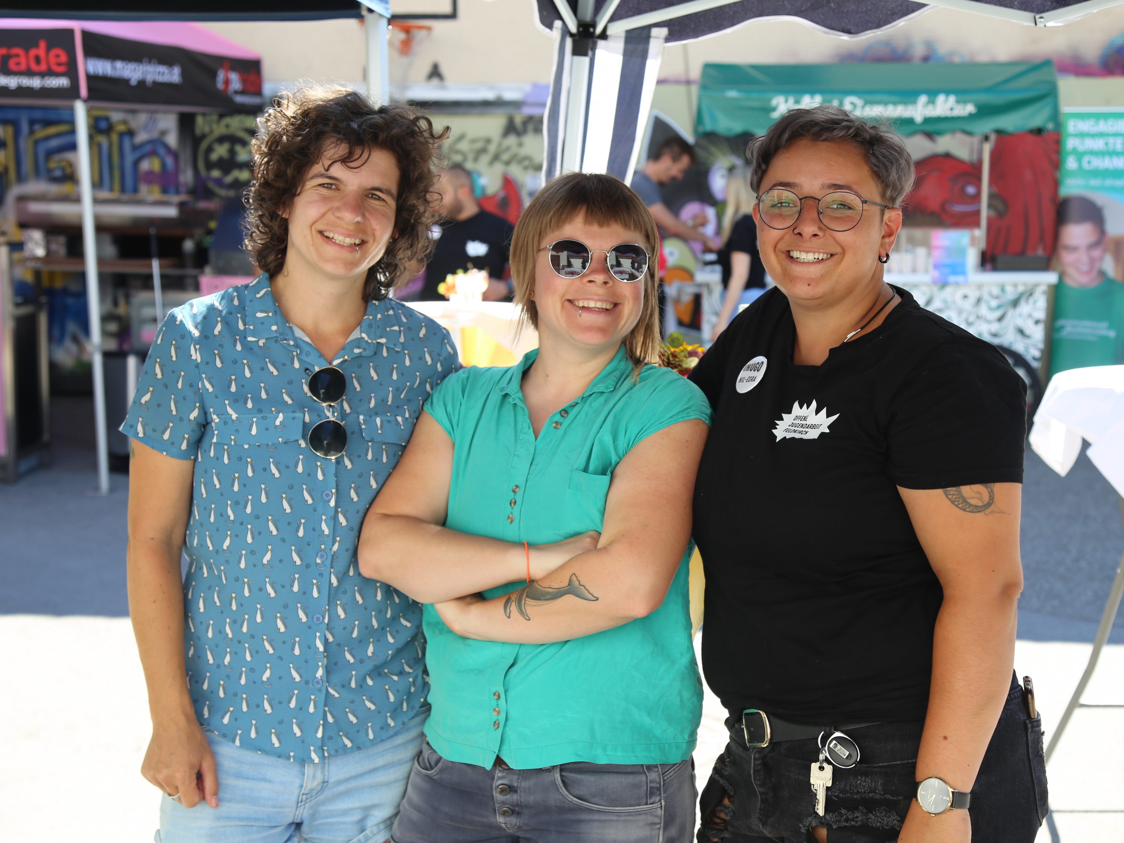 Susanne, Liisa und Nil-Esra begrüßten die Gäste beim Graf Hugo. Susanne, Liisa und Nil-Esra begrüßten die Gäste beim Graf Hugo.