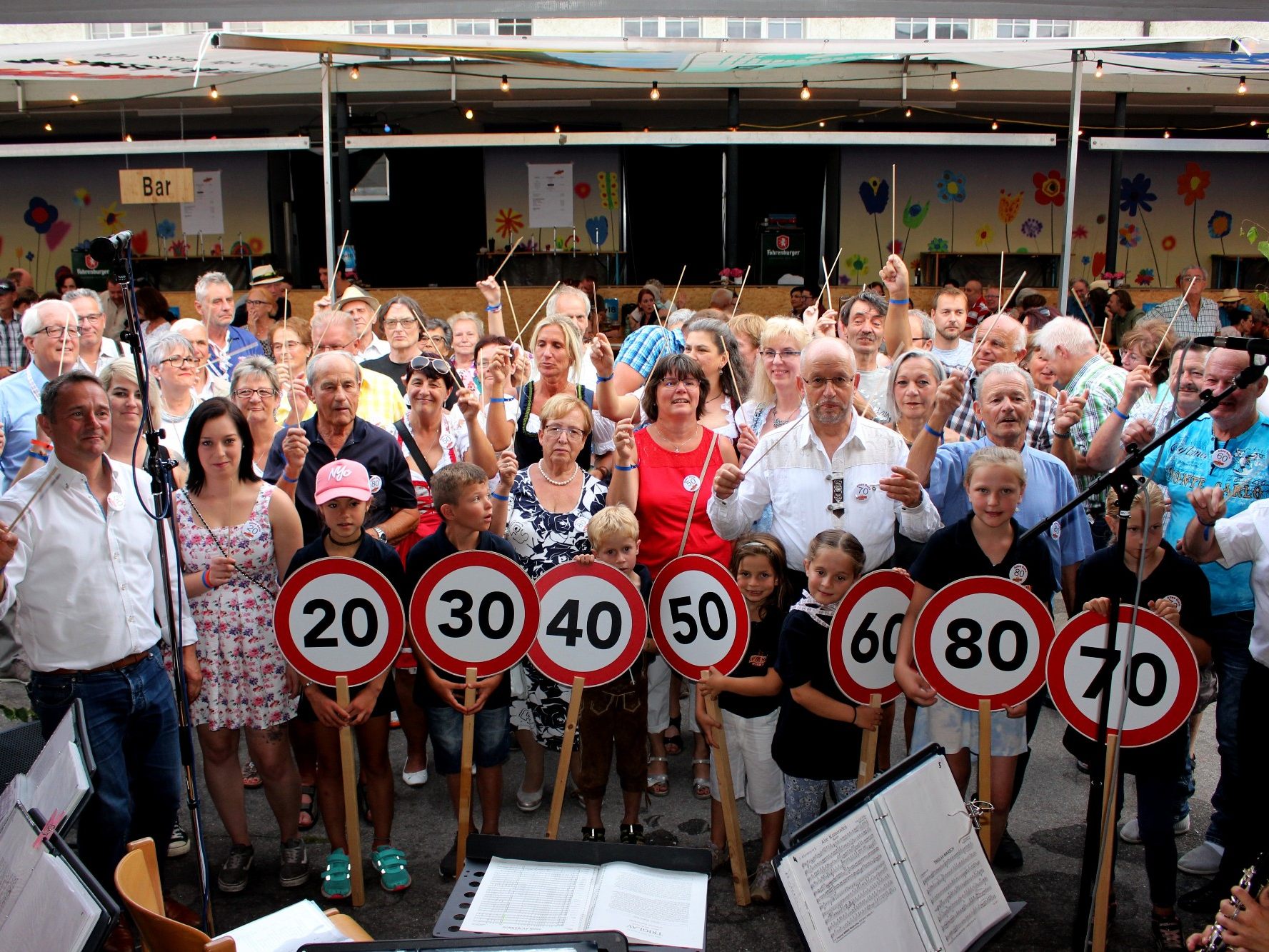 Das Lochauer Dorffest ist für alle Jahrgänger eine willkommene Gelegenheit, sich im „Jubiläumsjahr“ zu treffen und miteinander in fröhlicher Runde diesen „runden Geburtstag“ zu feiern bzw. nachzufeiern!