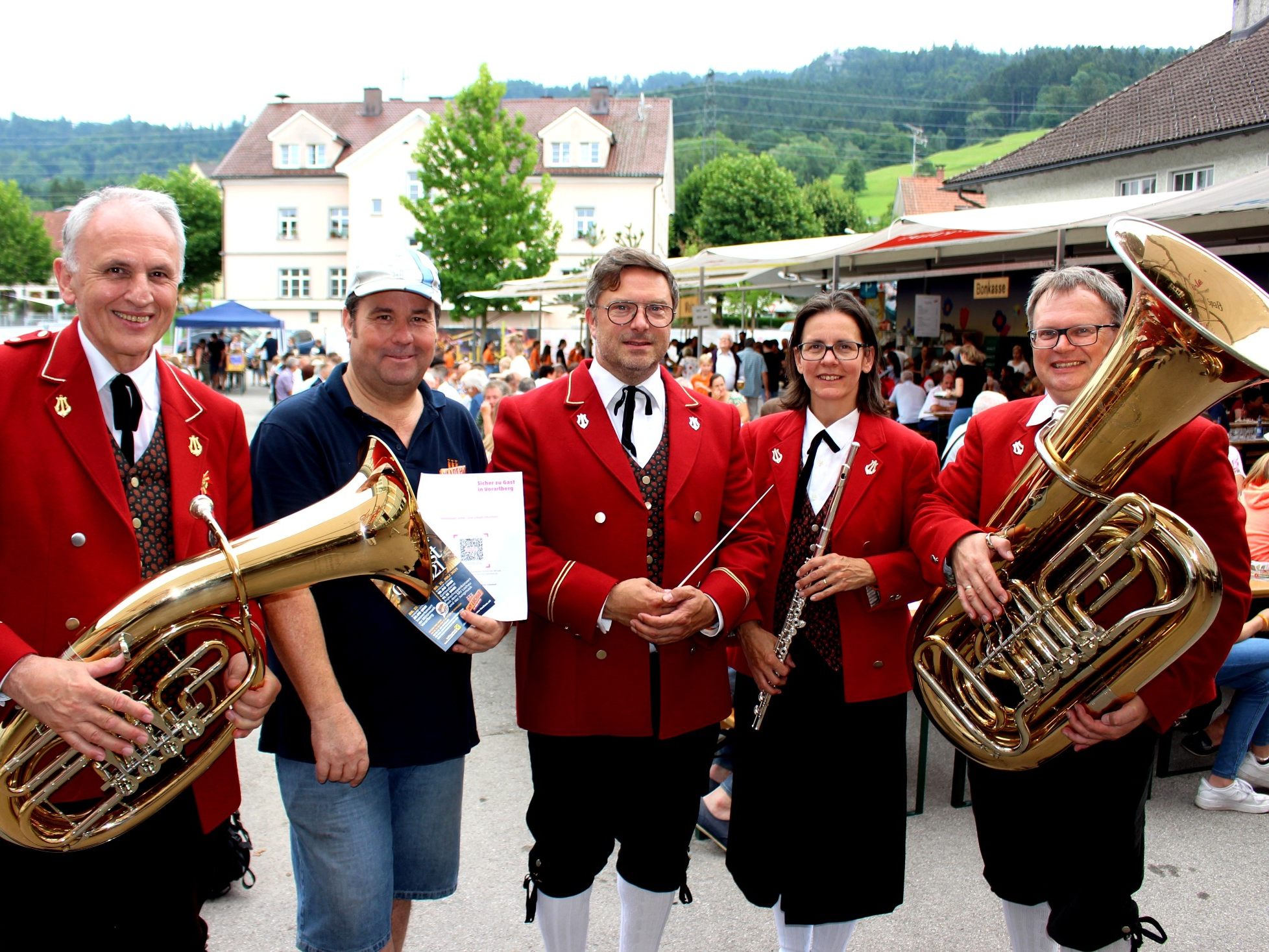 Das große Dorffest ist zurück! Ein Spitzenprogramm mit Party-Night, Festumzug, Unterhaltung pur und bester Bewirtung, der MV Lochau lädt zum traditionellen „Lochauer Dorffest 2022“ in der überdachten Open-Air-Arena im Schulhof. Das große Dorffest ist zurück! Ein Spitzenprogramm mit Party-Night, Festumzug, Unterhaltung pur und bester Bewirtung, der MV Lochau lädt zum traditionellen „Lochauer Dorffest 2022“ in der überdachten Open-Air-Arena im Schulhof.