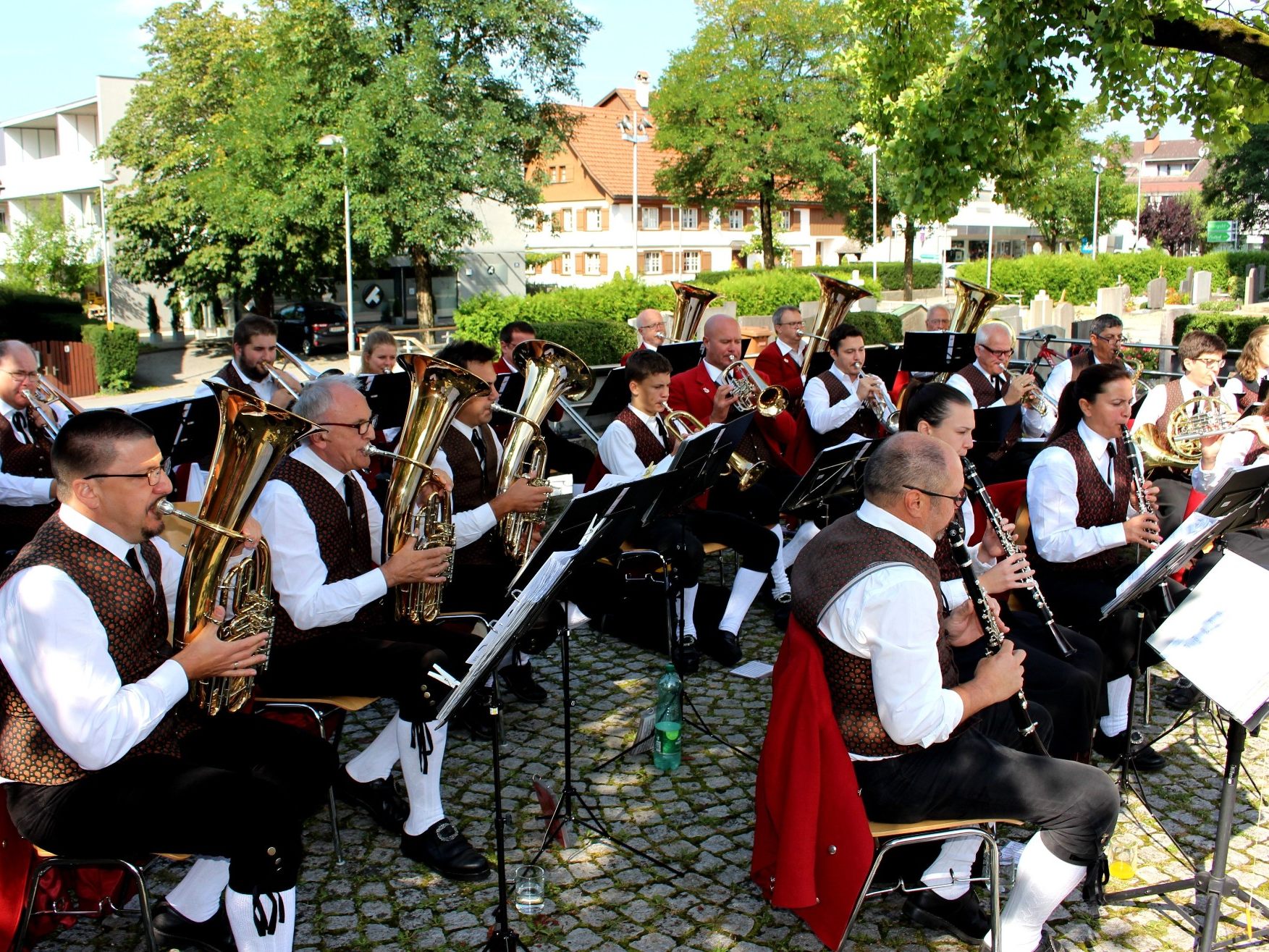 Der Musikverein Lochau lädt am Donnerstag, dem 7. Juli, um 19 Uhr zum stimmungsvollen Sommerkonzert auf den Pfarrplatz vor dem Pfarrheim.