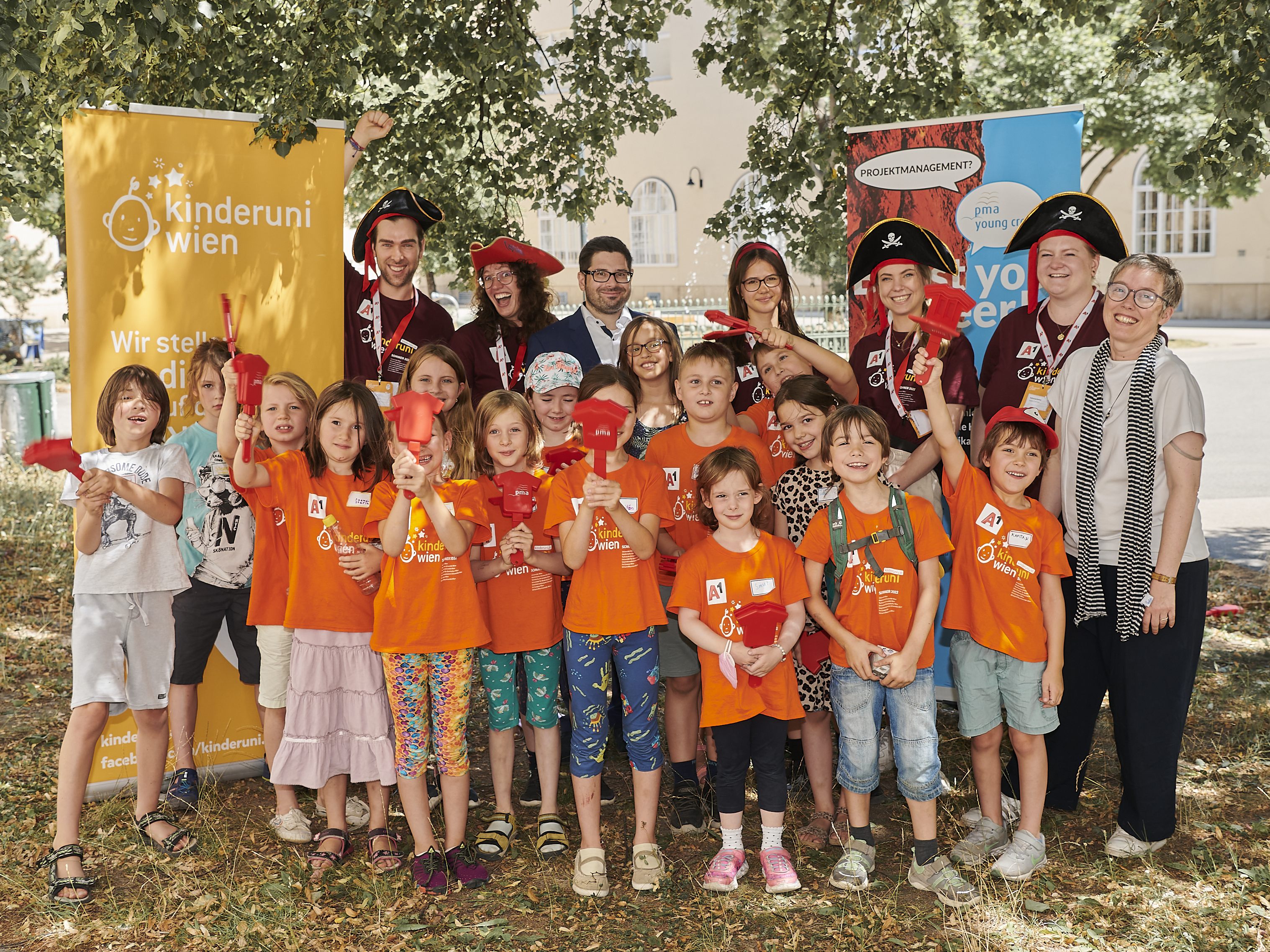 Kinder lernen auf der KinderuniWien wie man Projekte managt. Kinder lernen auf der KinderuniWien wie man Projekte managt.
