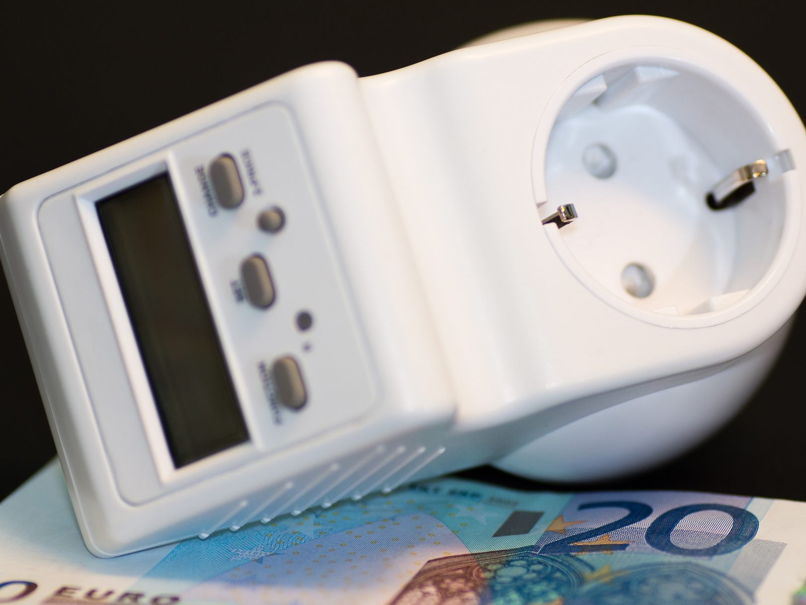 Hier erfahren Sie Tipps, wie Sie ganz einfach im Haushalt Strom sparen können. Hier erfahren Sie Tipps, wie Sie ganz einfach im Haushalt Strom sparen können.