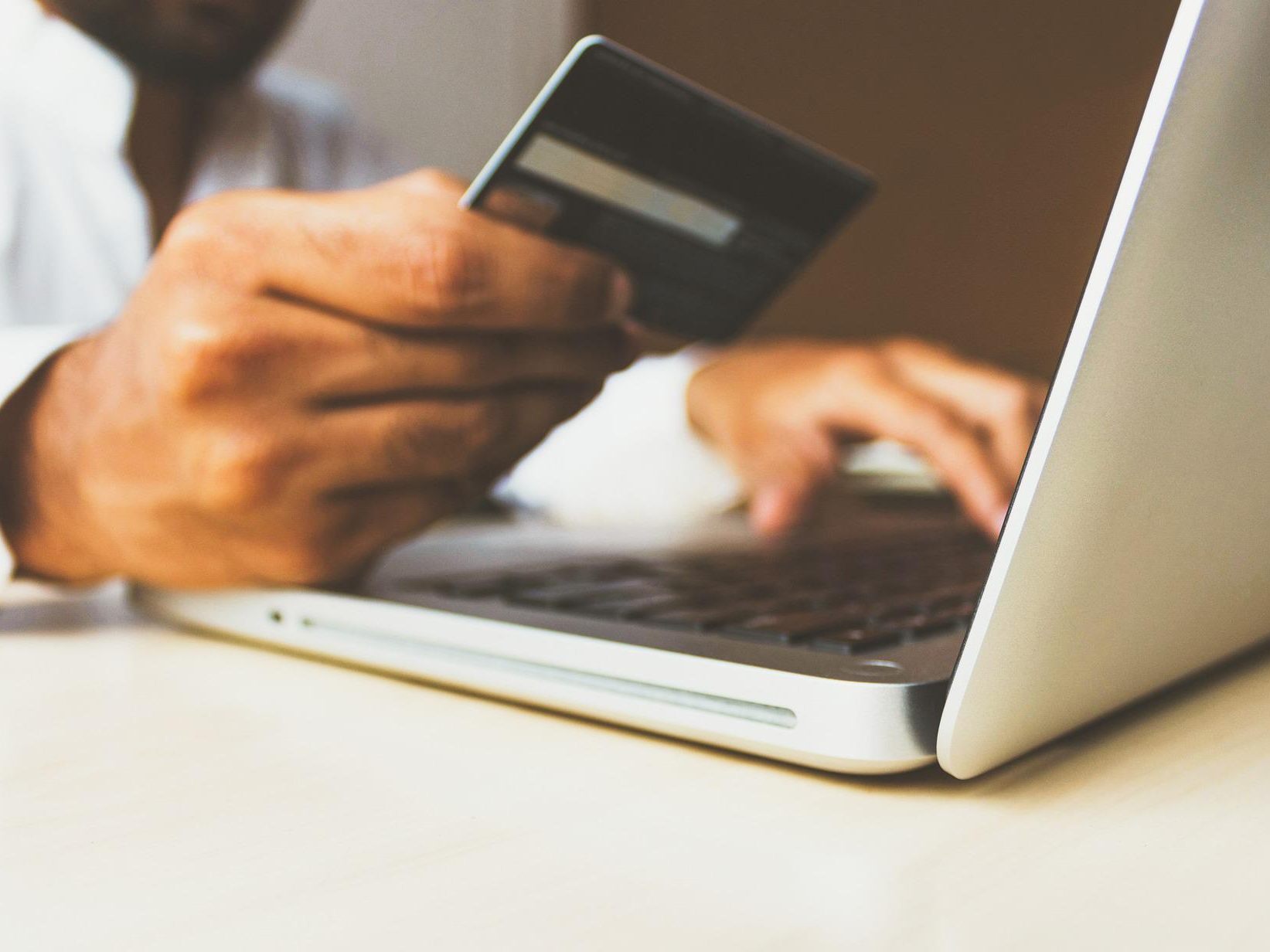 In Österreich liefen letztes Jahr 16 Prozent des Einzelhandels online. In Österreich liefen letztes Jahr 16 Prozent des Einzelhandels online.
