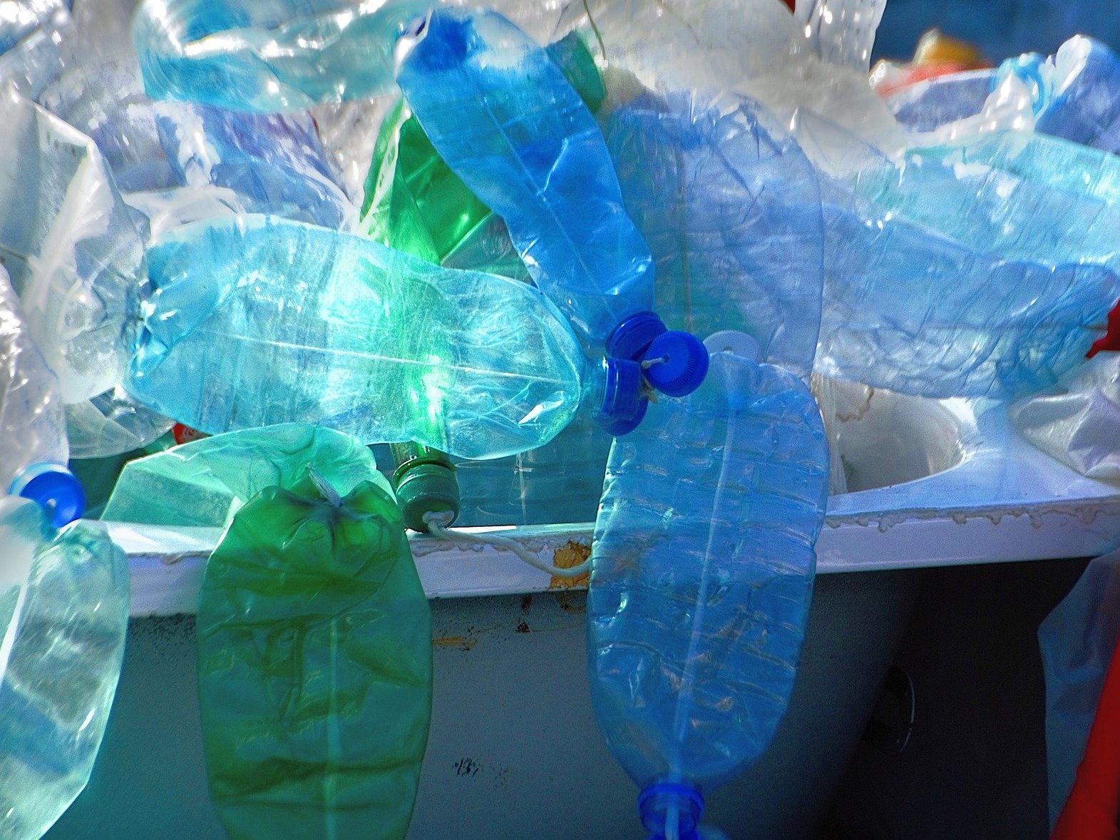 Bei Plastikverpackungen sind in Österreich nur 14 Prozent Recyclinganteil.