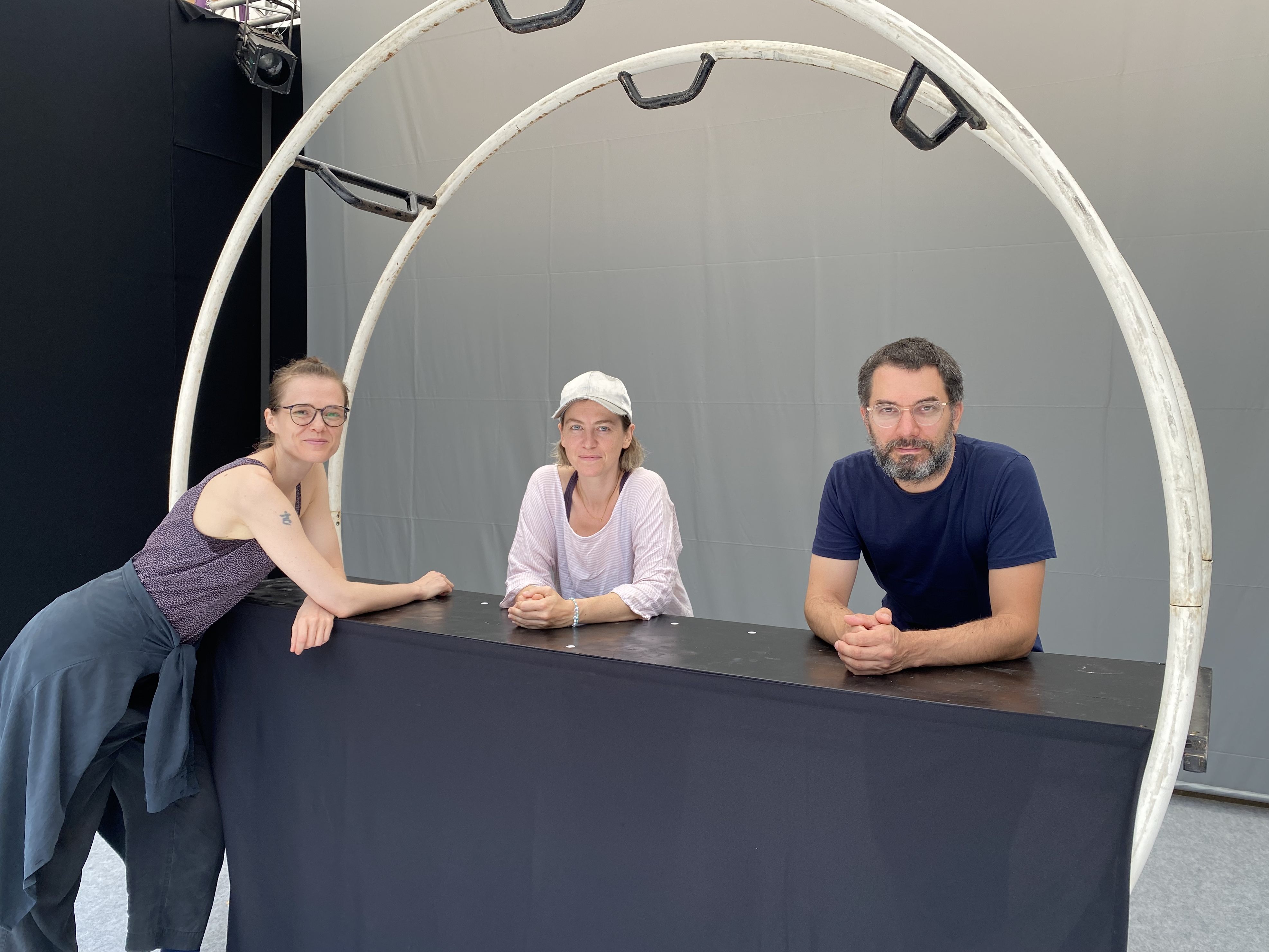 Christiane Beinl, Pan Selle und Thomas Welte auf der Bühne des Theater Festivals "Poligonale".