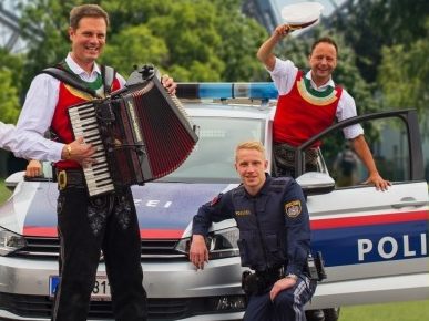 Am 27. September wird der Polizeikalender 2023 präsentiert. Am 27. September wird der Polizeikalender 2023 präsentiert.