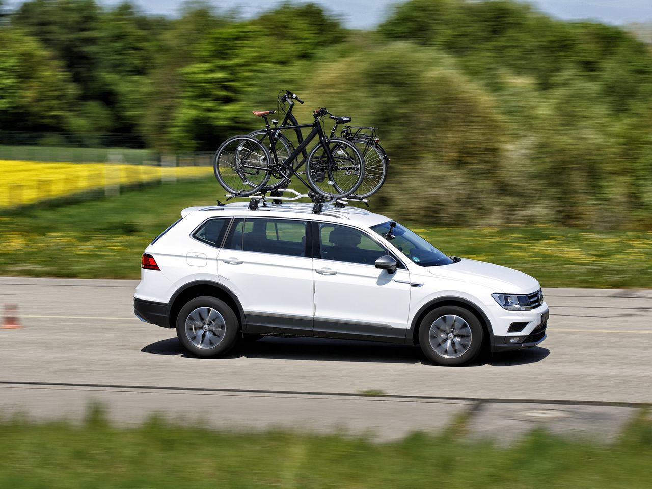 ÖAMTC-Test: Spritverbrauch geht bei Fahrrad-Transport per Auto auf Dachträger bei 100km/h nach oben. ÖAMTC-Test: Spritverbrauch geht bei Fahrrad-Transport per Auto auf Dachträger bei 100km/h nach oben.