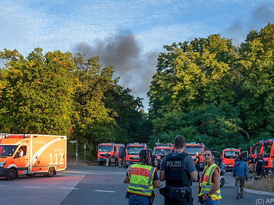 Explosionen erschweren den Einsatz Explosionen erschweren den Einsatz