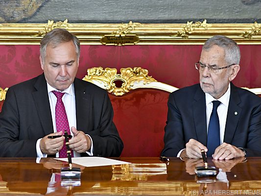 Van der Bellen liegt in der Umfrage mit viel Abstand vor Rosenkranz