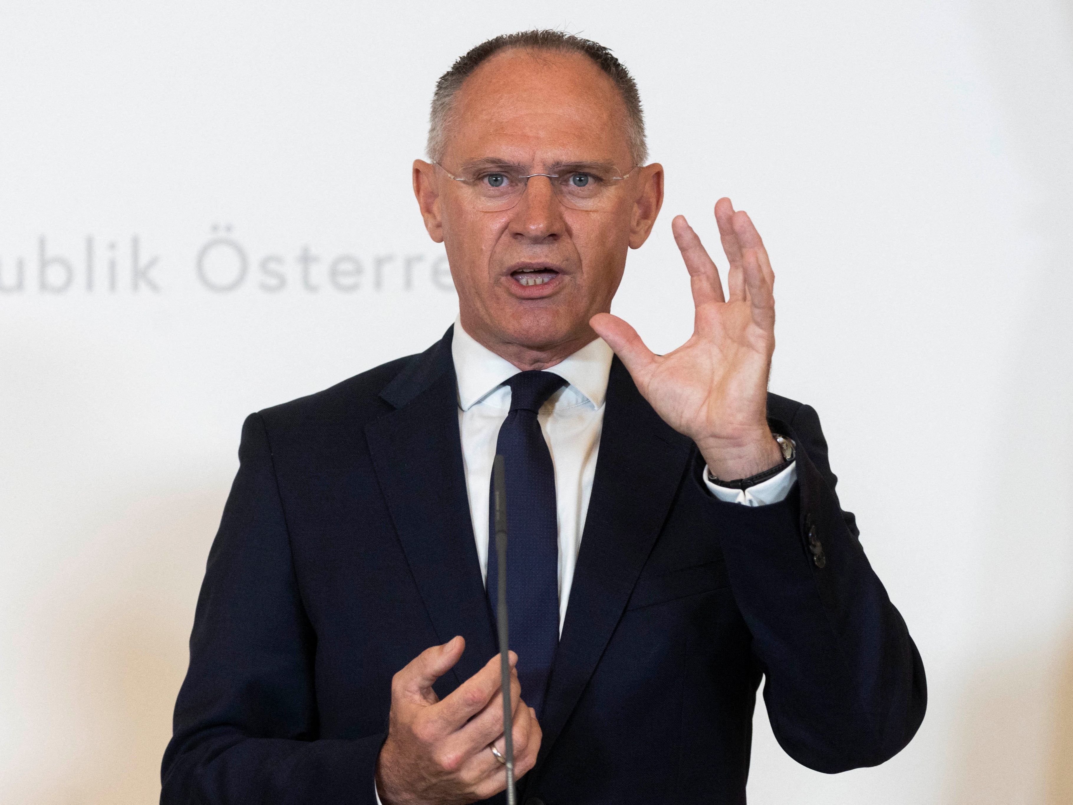 Österreichisches Asylwesen in Augen von Karner "an Grenze der Belastbarkeit". Österreichisches Asylwesen in Augen von Karner "an Grenze der Belastbarkeit".