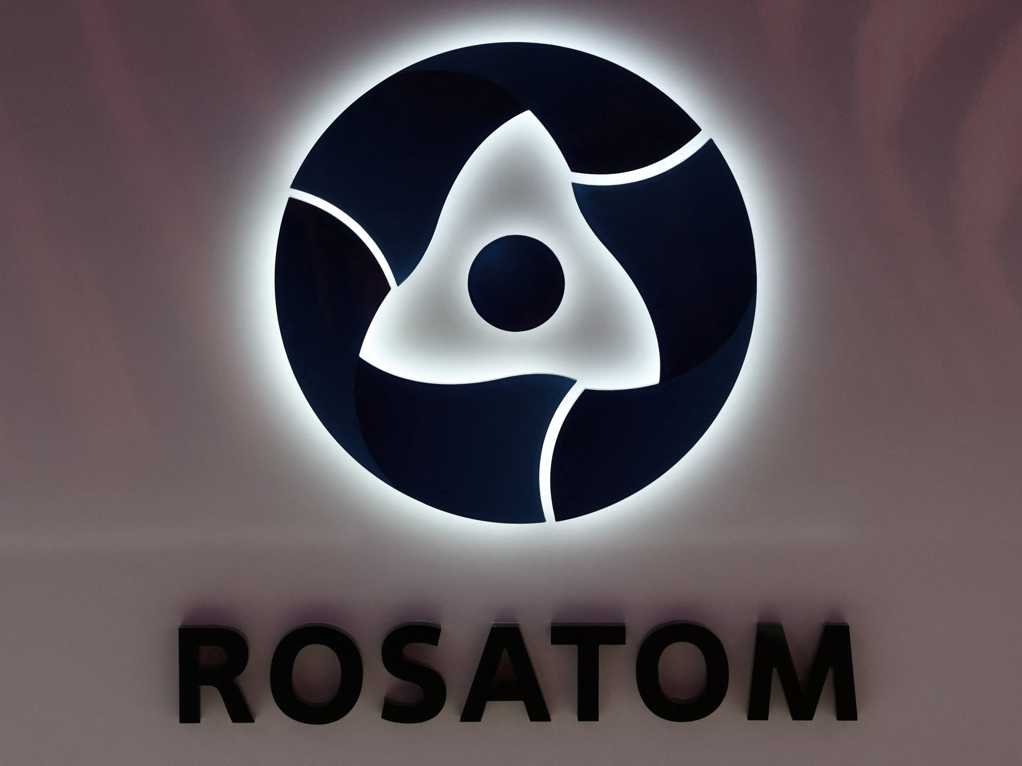 Ungarn billigt Bau neuer Atomreaktoren durch russischen Energieriesen. Ungarn billigt Bau neuer Atomreaktoren durch russischen Energieriesen.