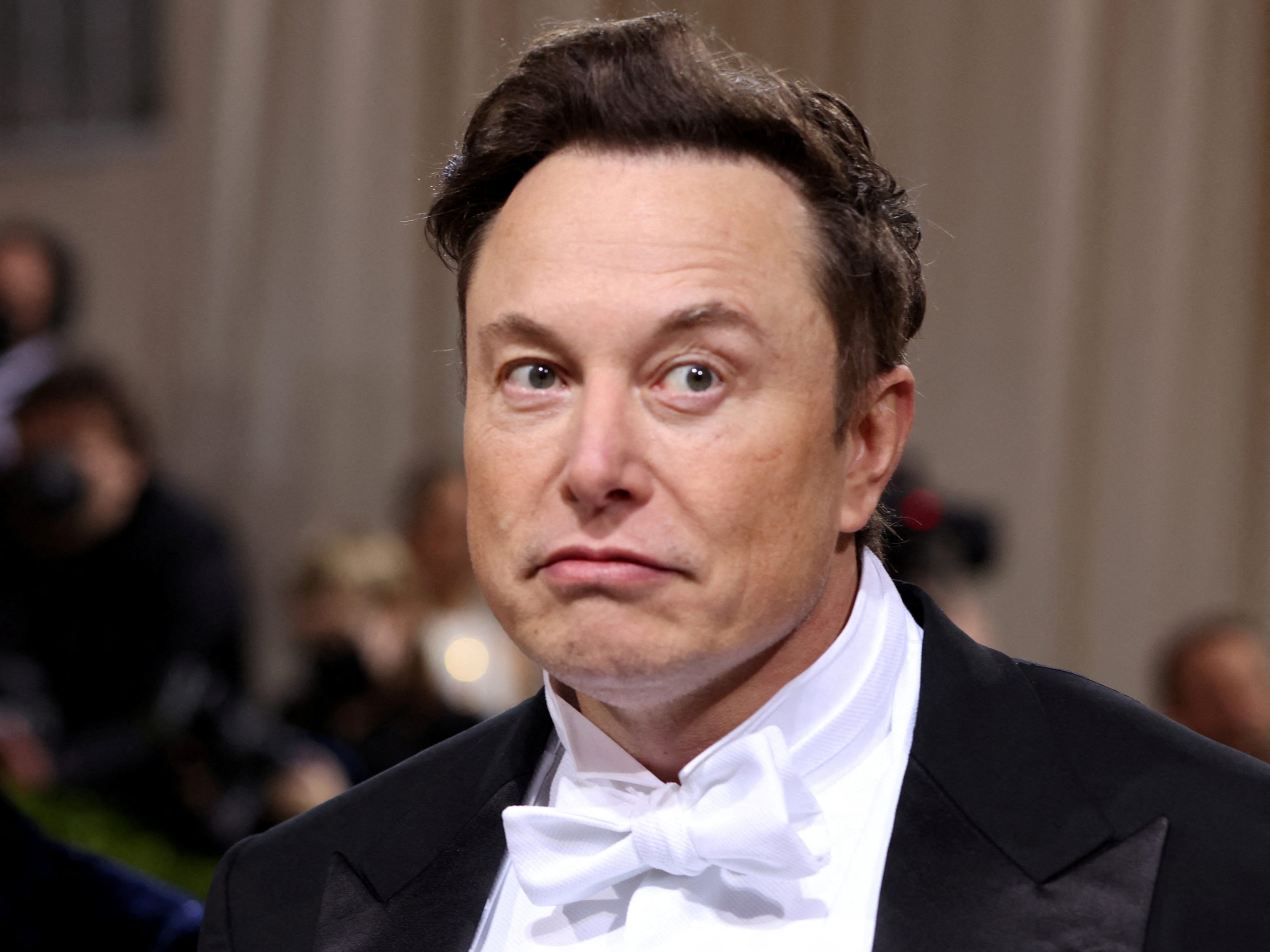 Elon Musk verkauft Tesla-Aktien zur Finanzierung von "Zwangs"-Twitter-Deal. Elon Musk verkauft Tesla-Aktien zur Finanzierung von "Zwangs"-Twitter-Deal.