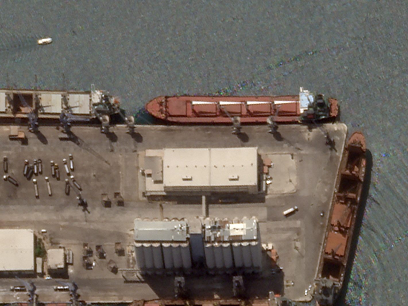 Zum ersten Mal seit Ende der Hafen-Blockade erreichte ein ukrainisches Getreide-Transportschiff den Hafen in Syrien. Zum ersten Mal seit Ende der Hafen-Blockade erreichte ein ukrainisches Getreide-Transportschiff den Hafen in Syrien.